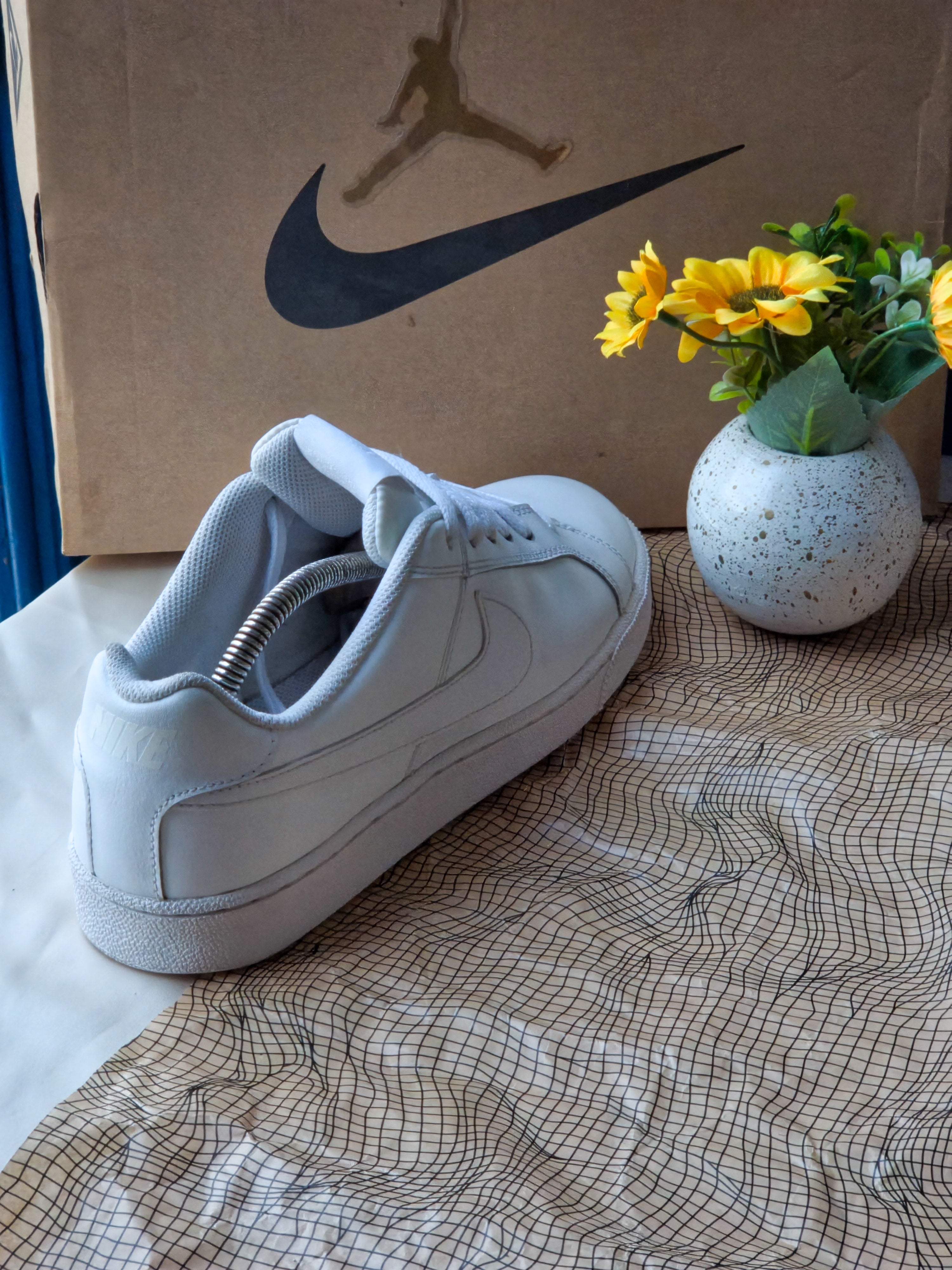 NIKE