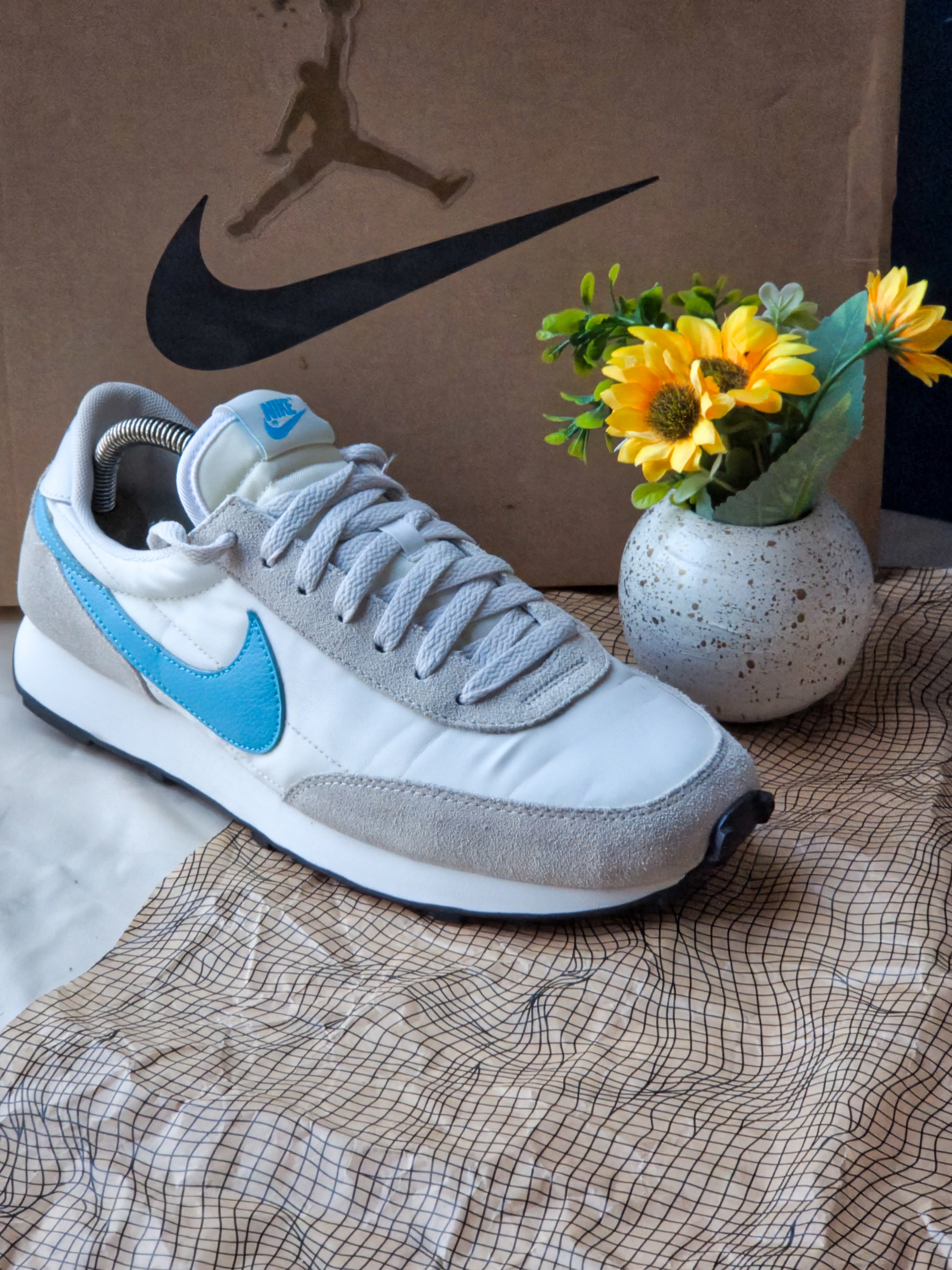 NIKE
