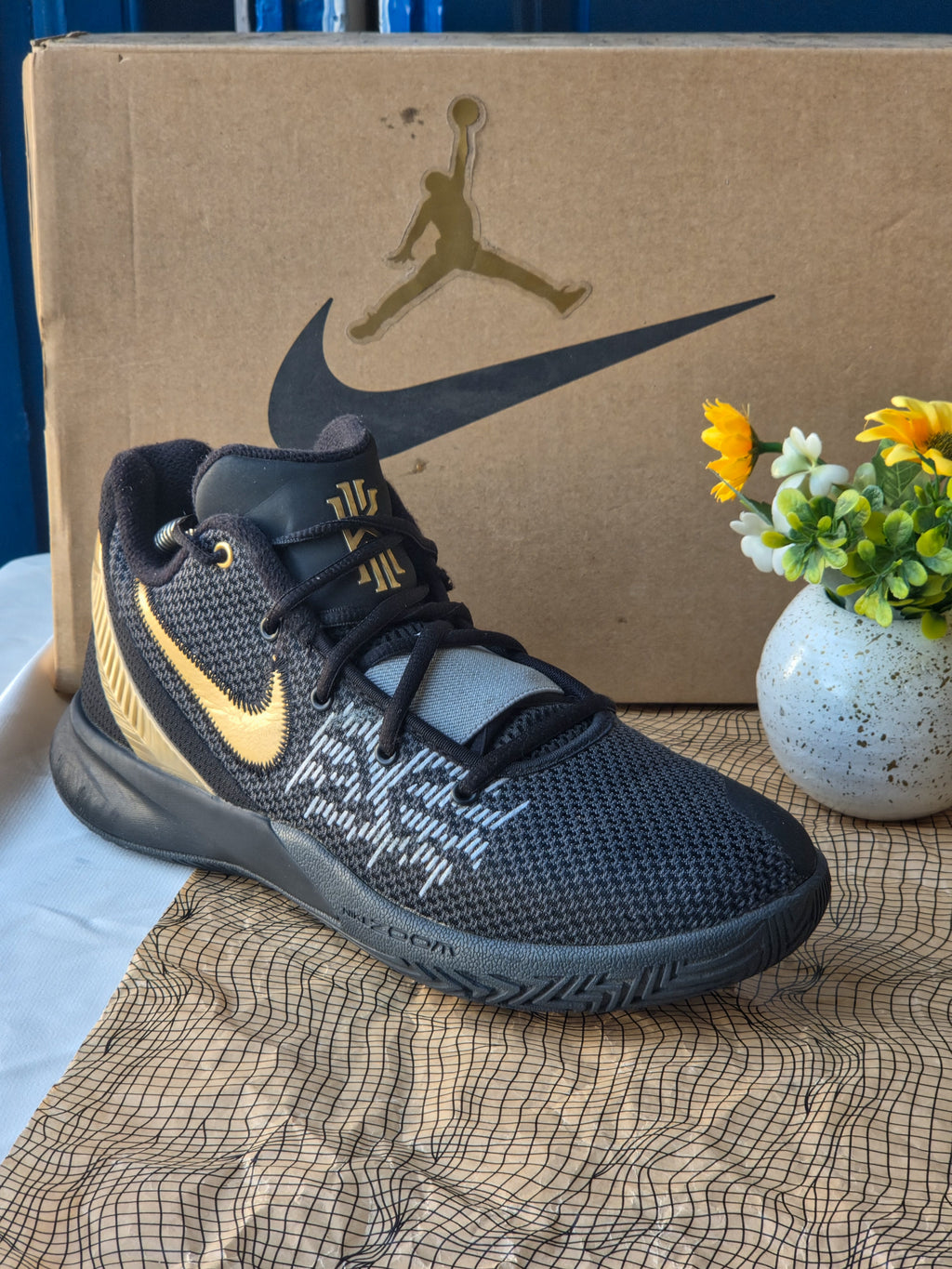NIKE