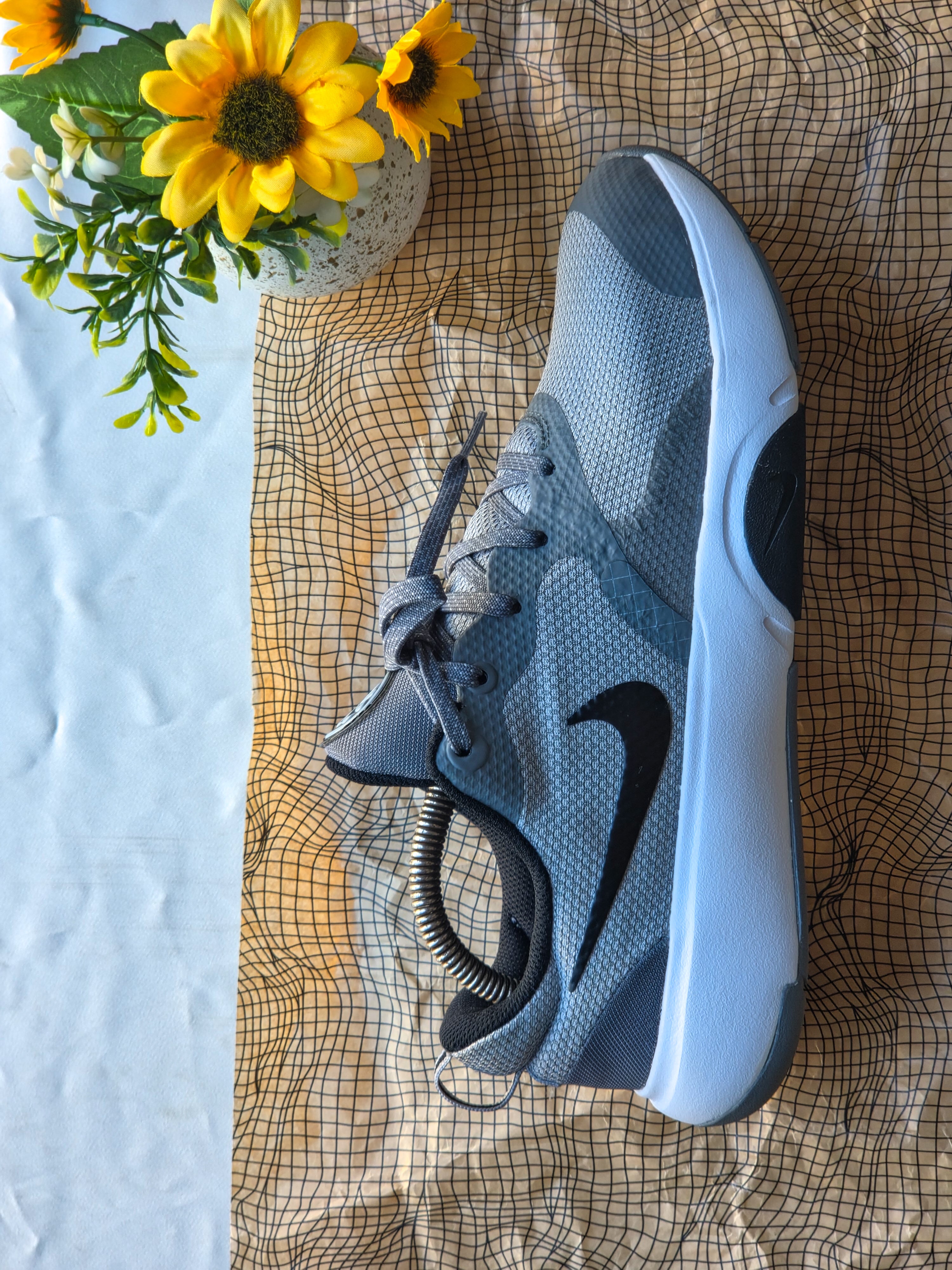 NIKE