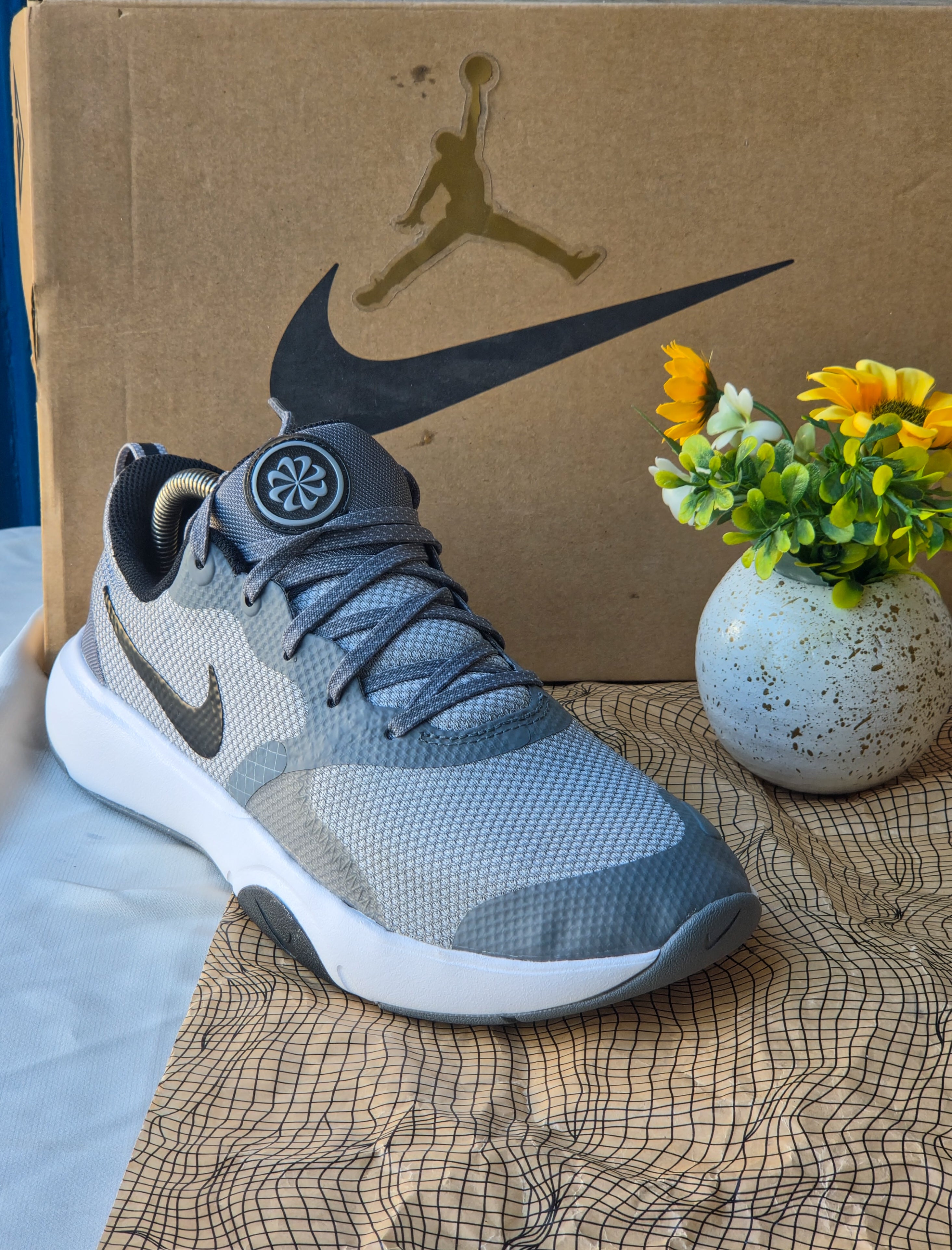 NIKE