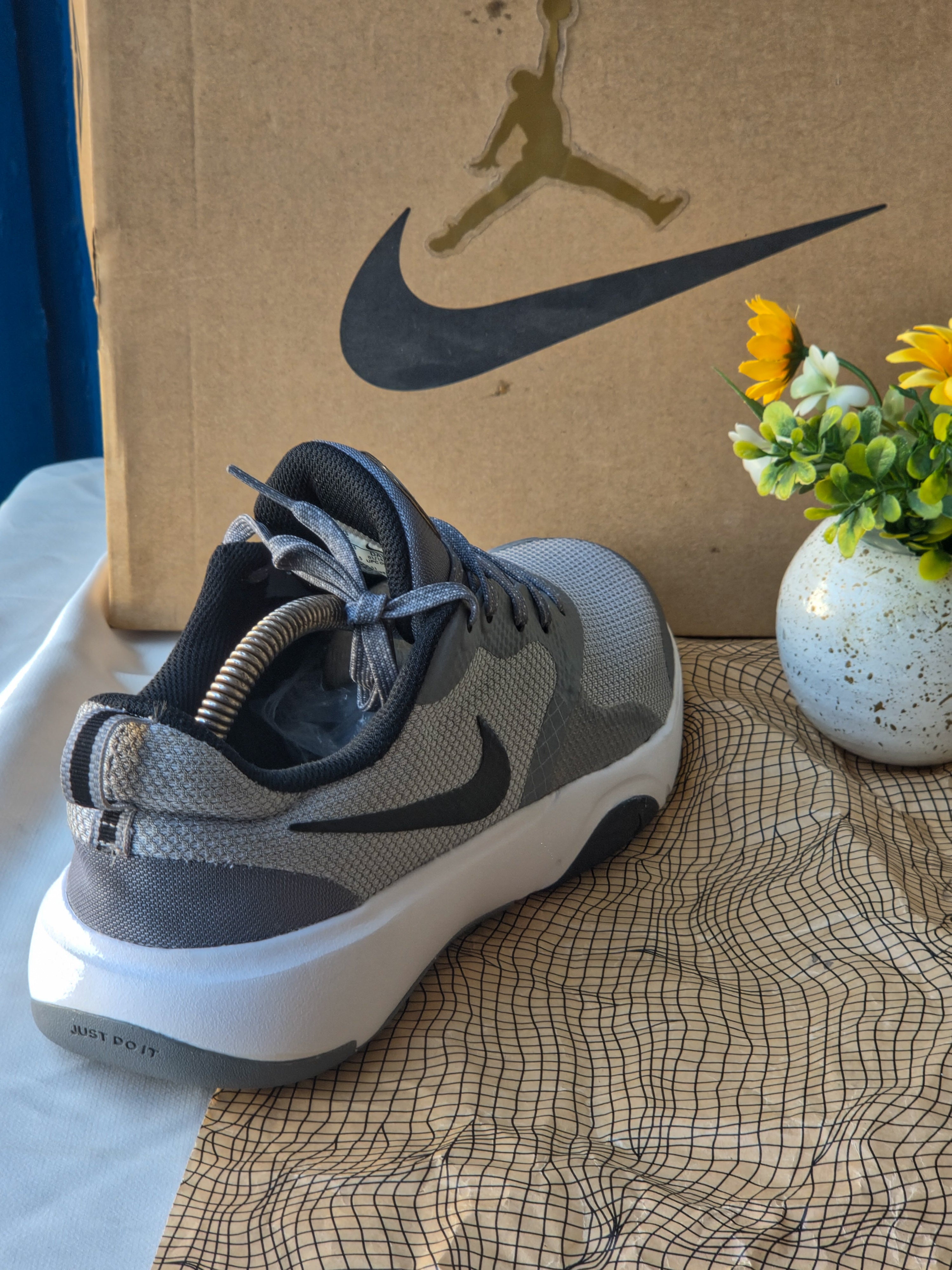 NIKE