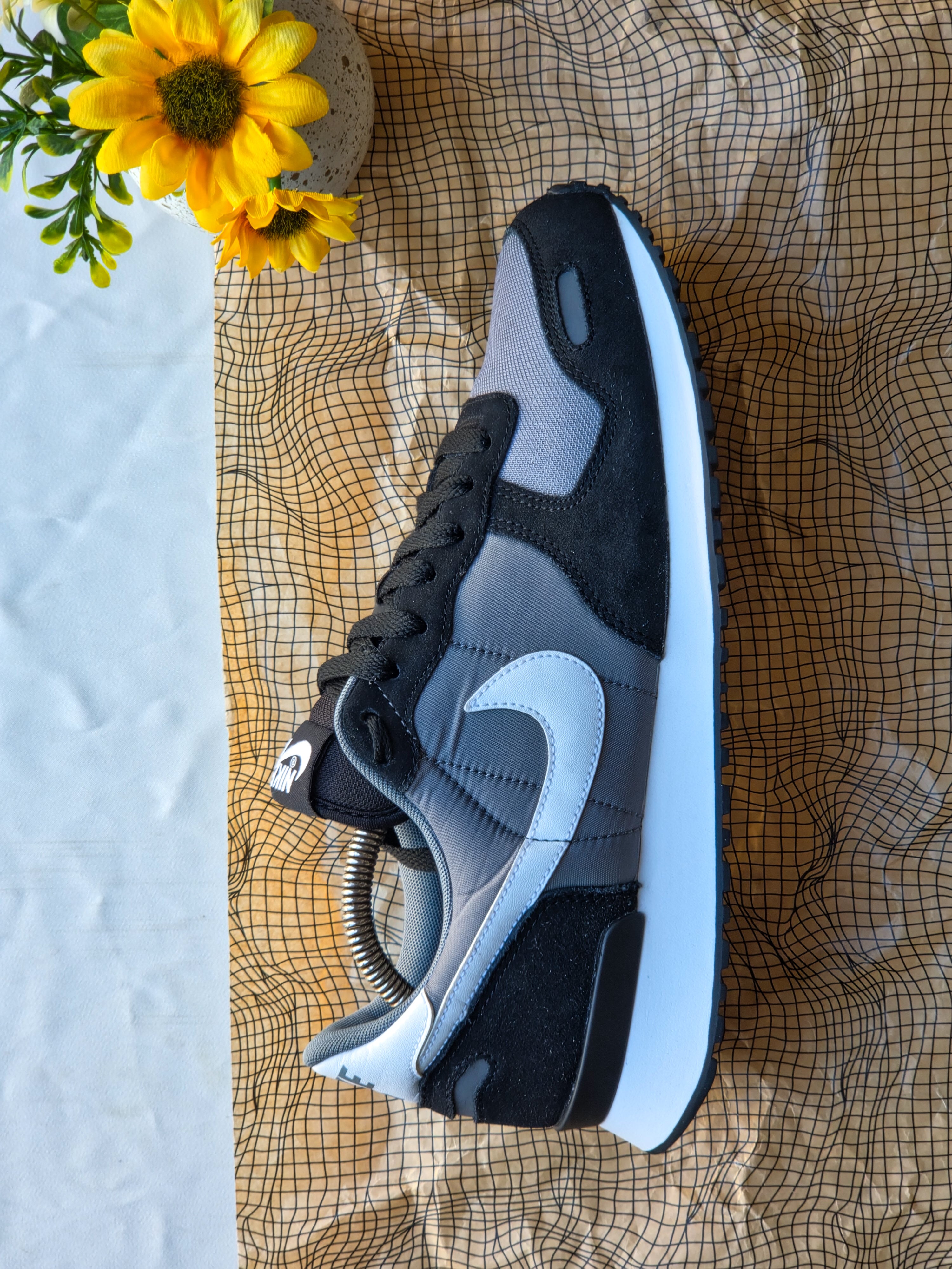 NIKE