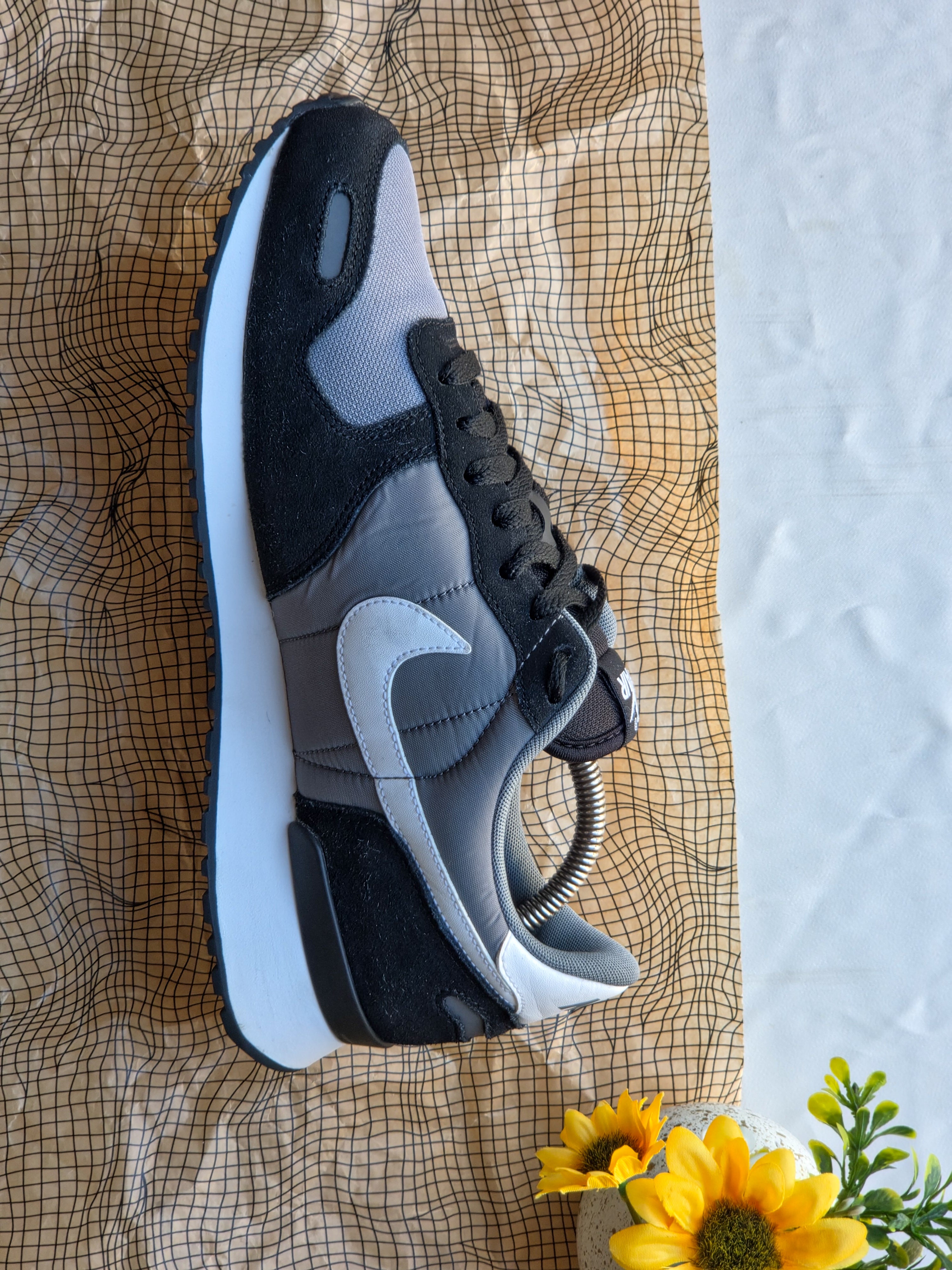 NIKE