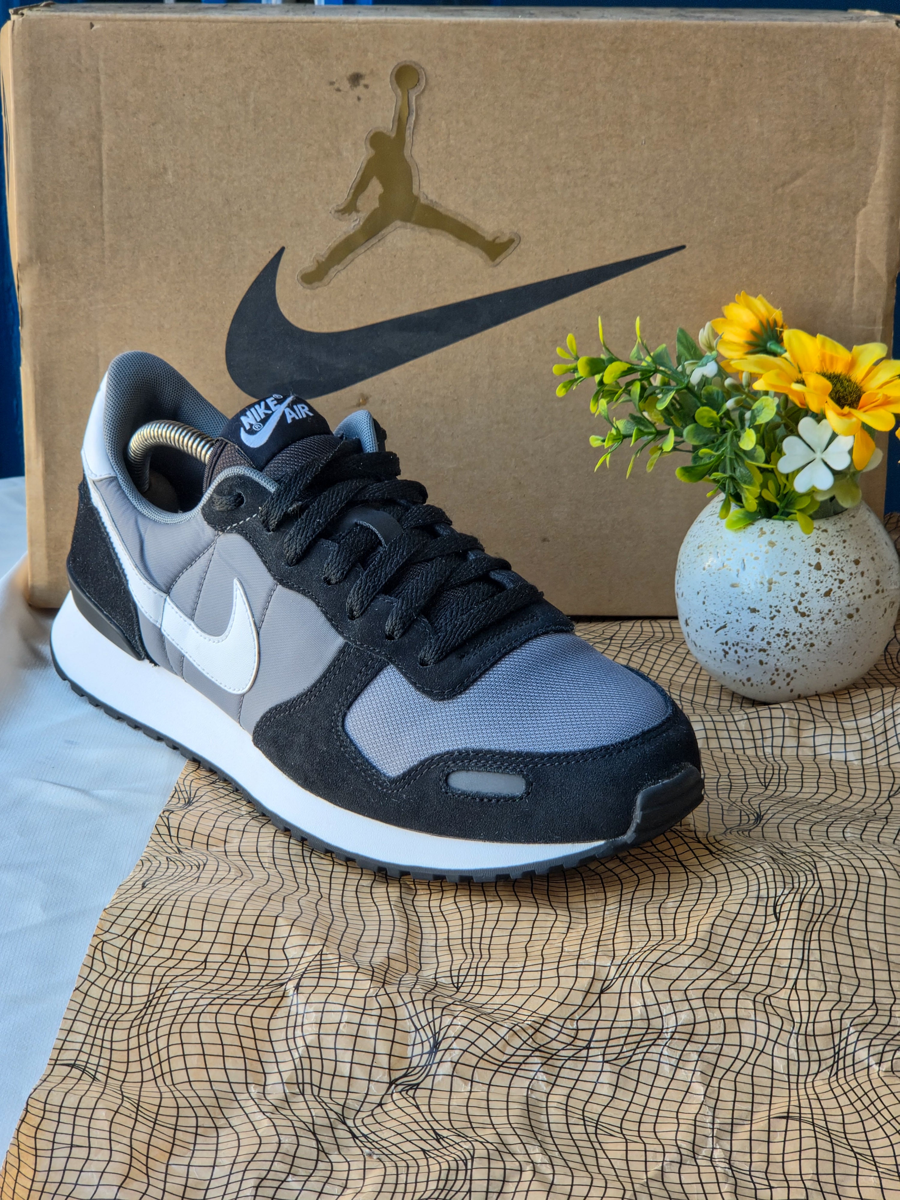 NIKE