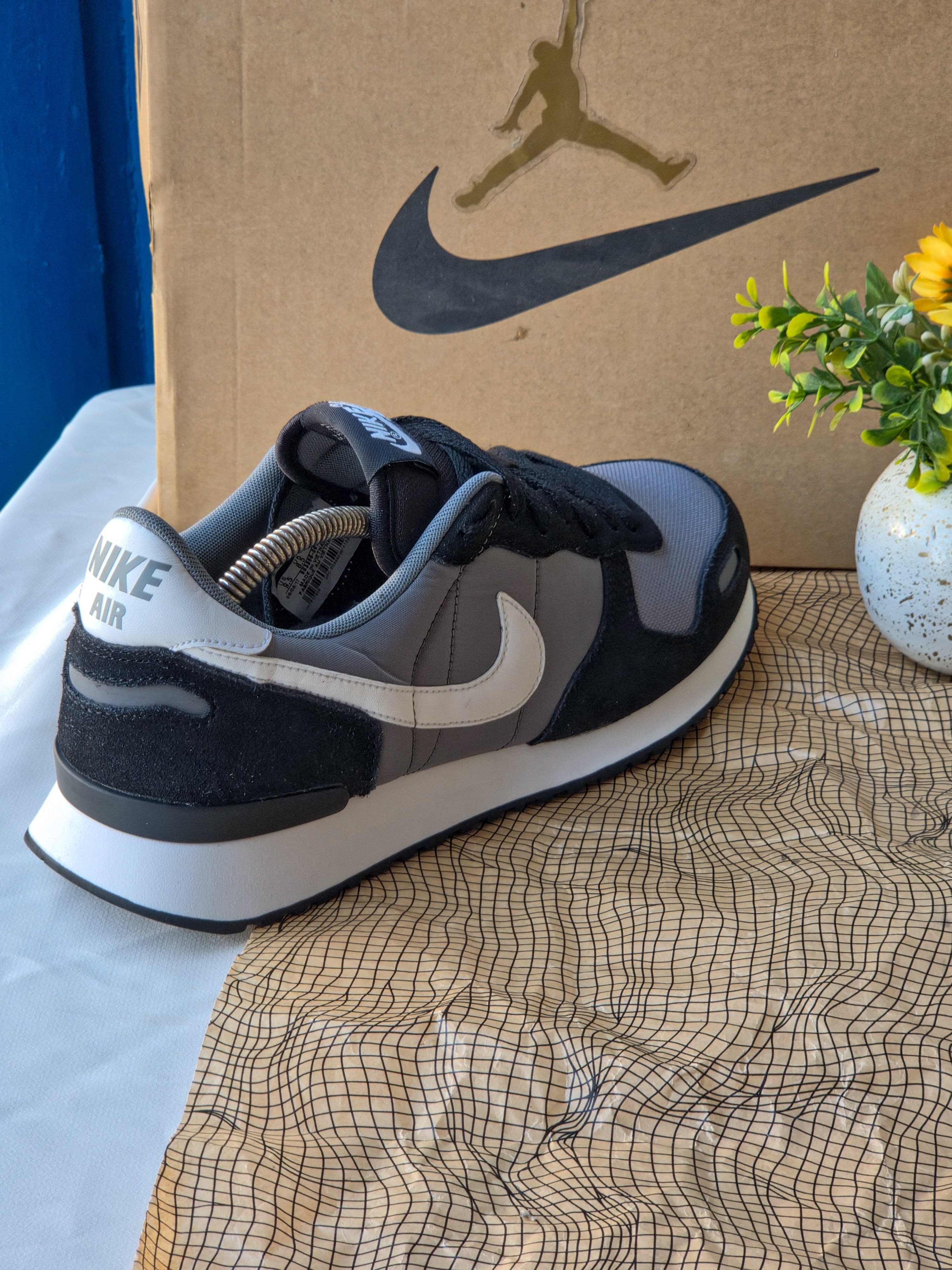 NIKE