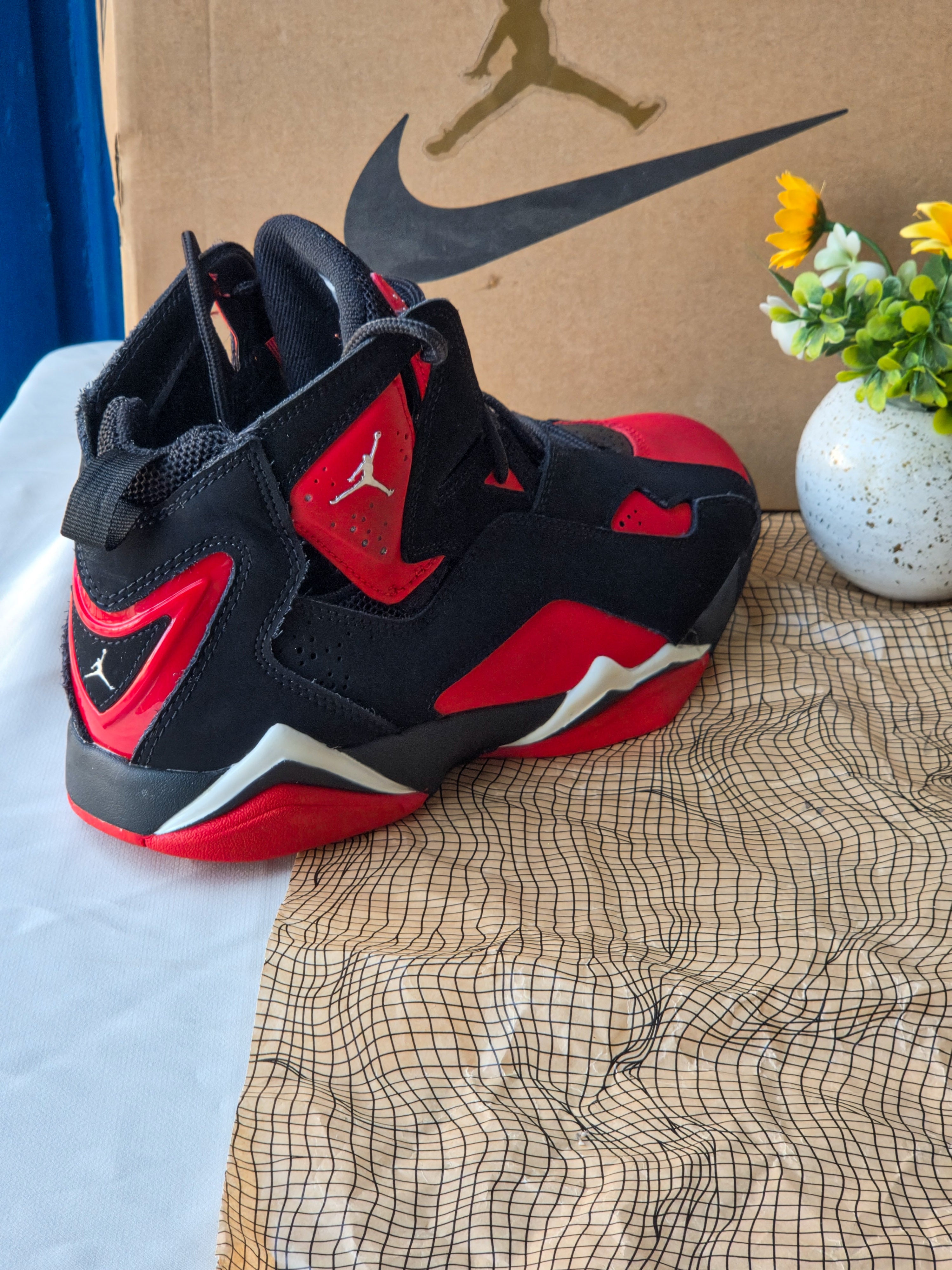 NIKE