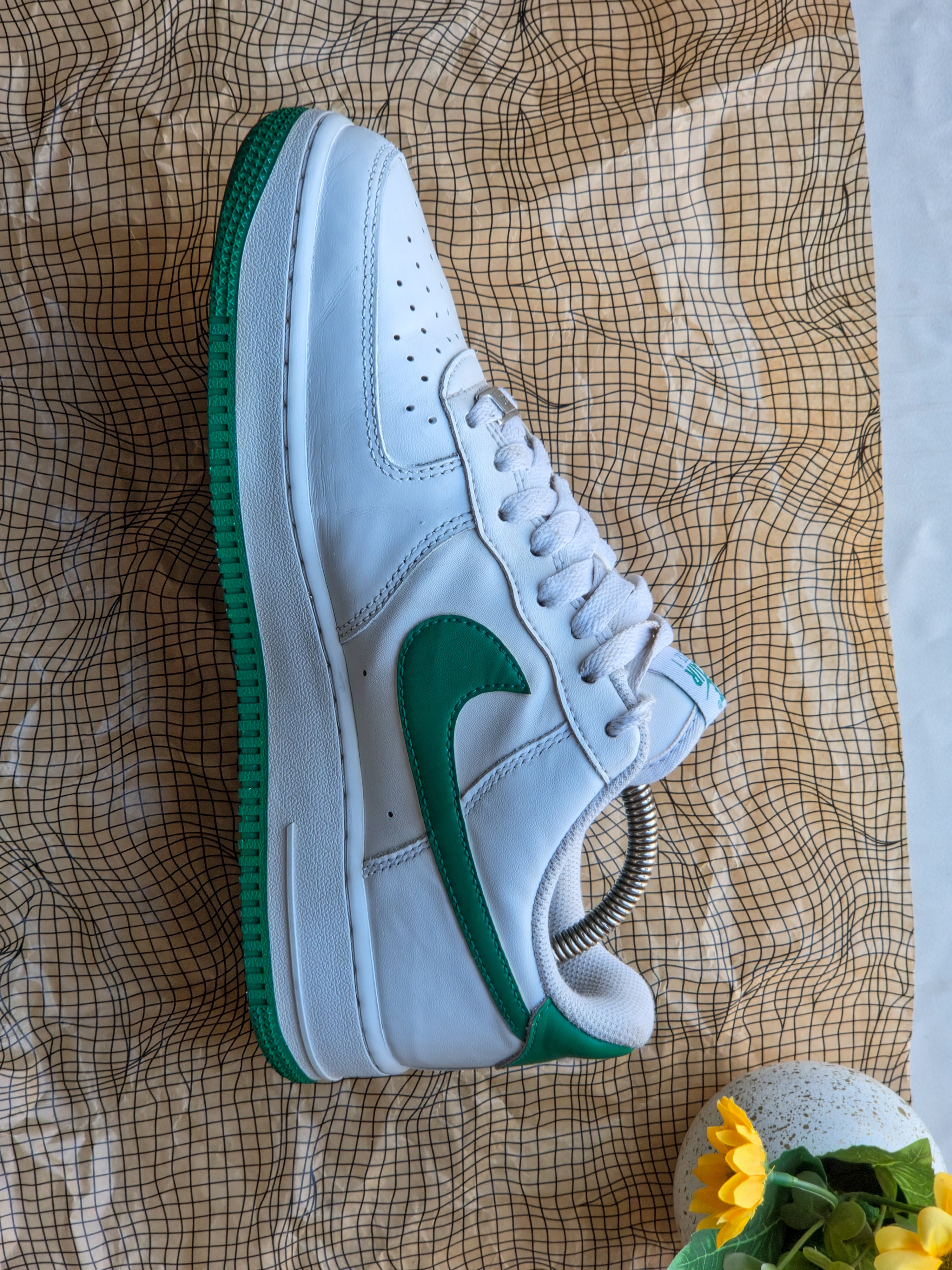 NIKE