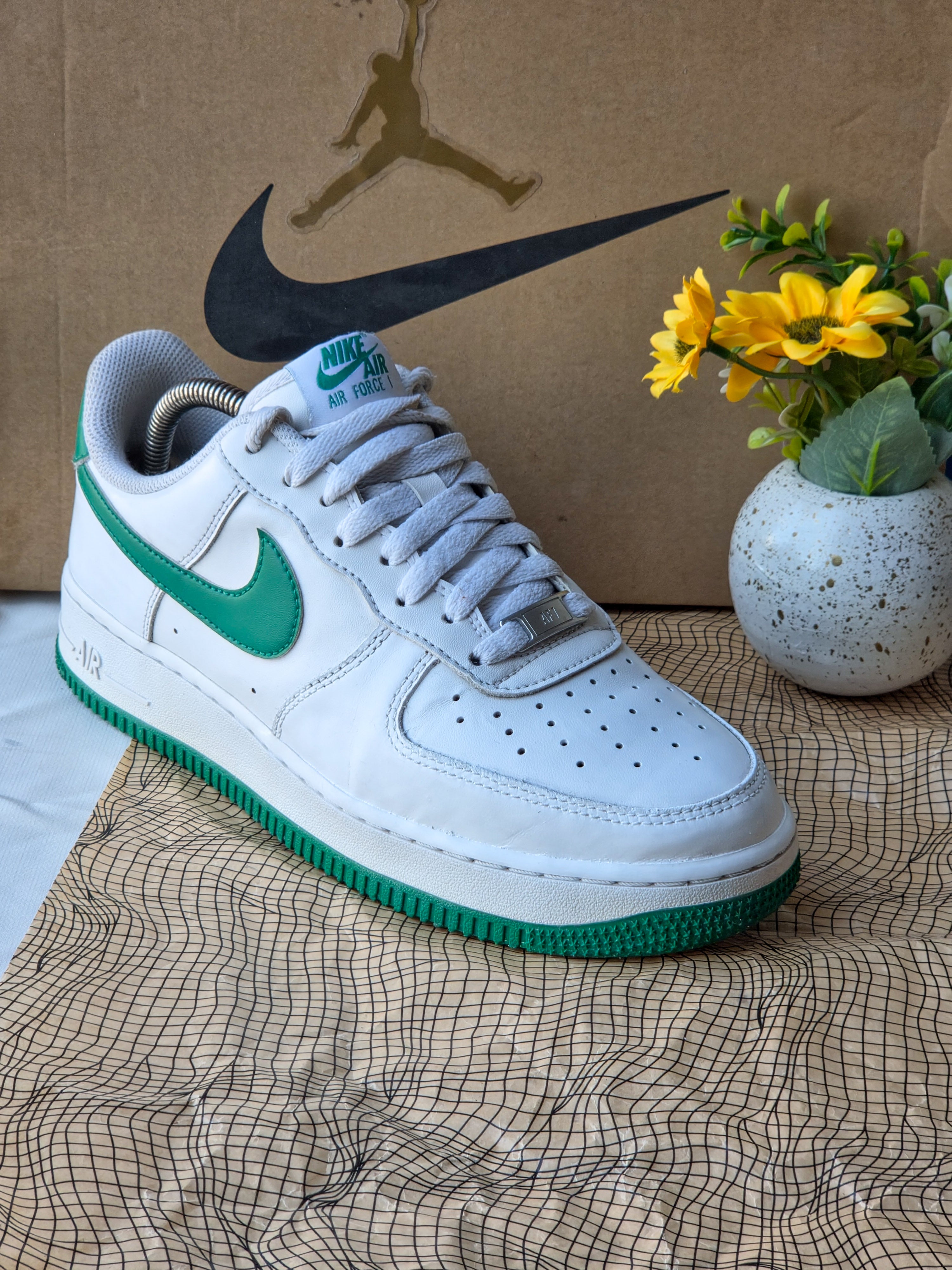 NIKE