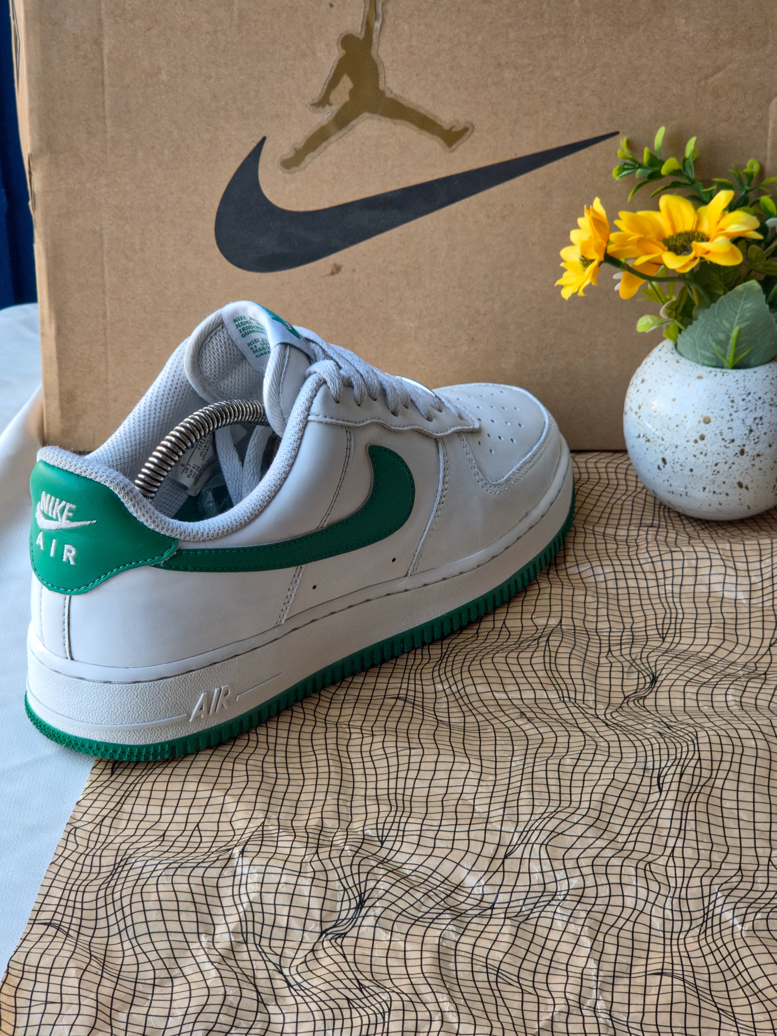 NIKE