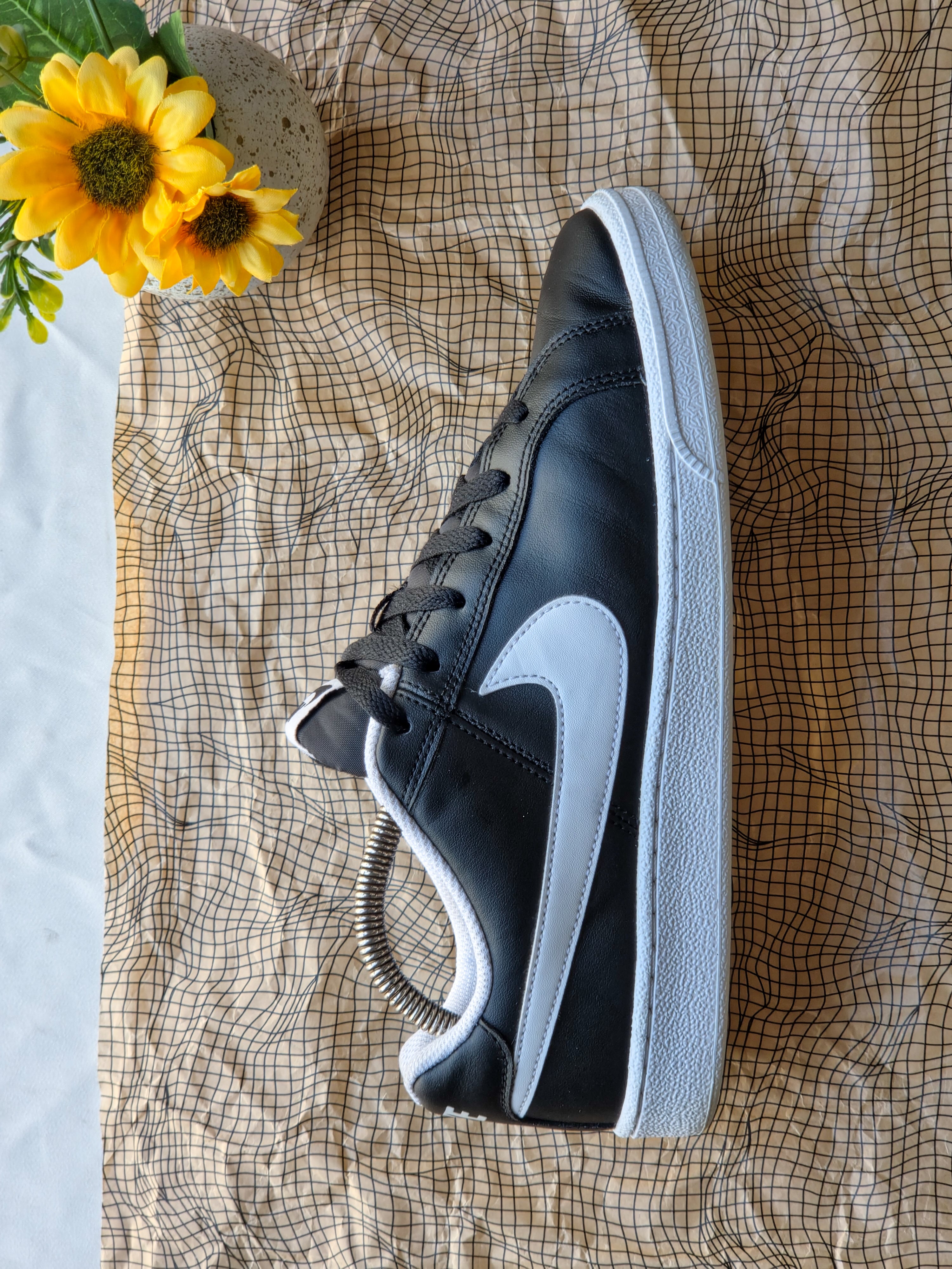 NIKE