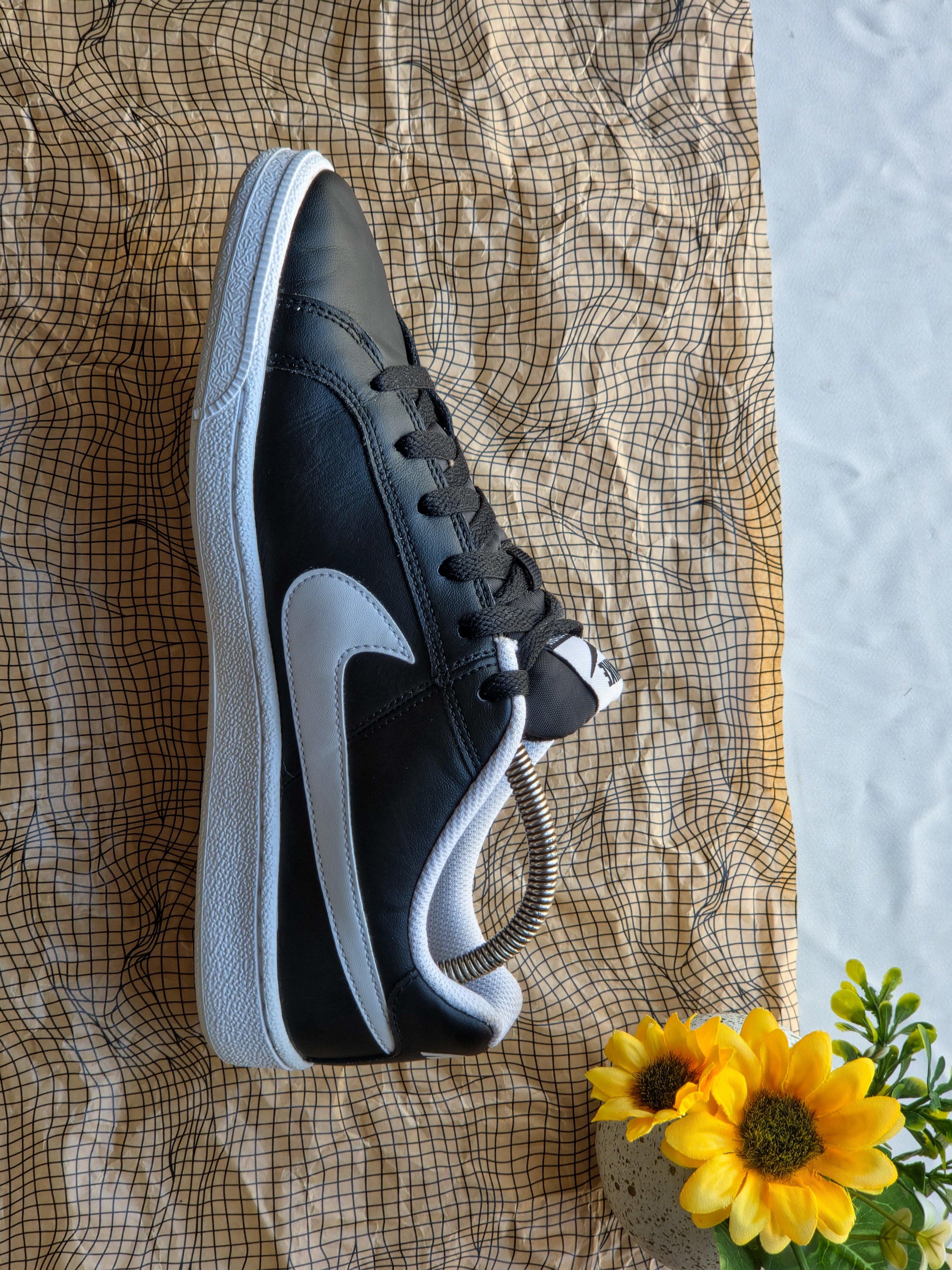 NIKE