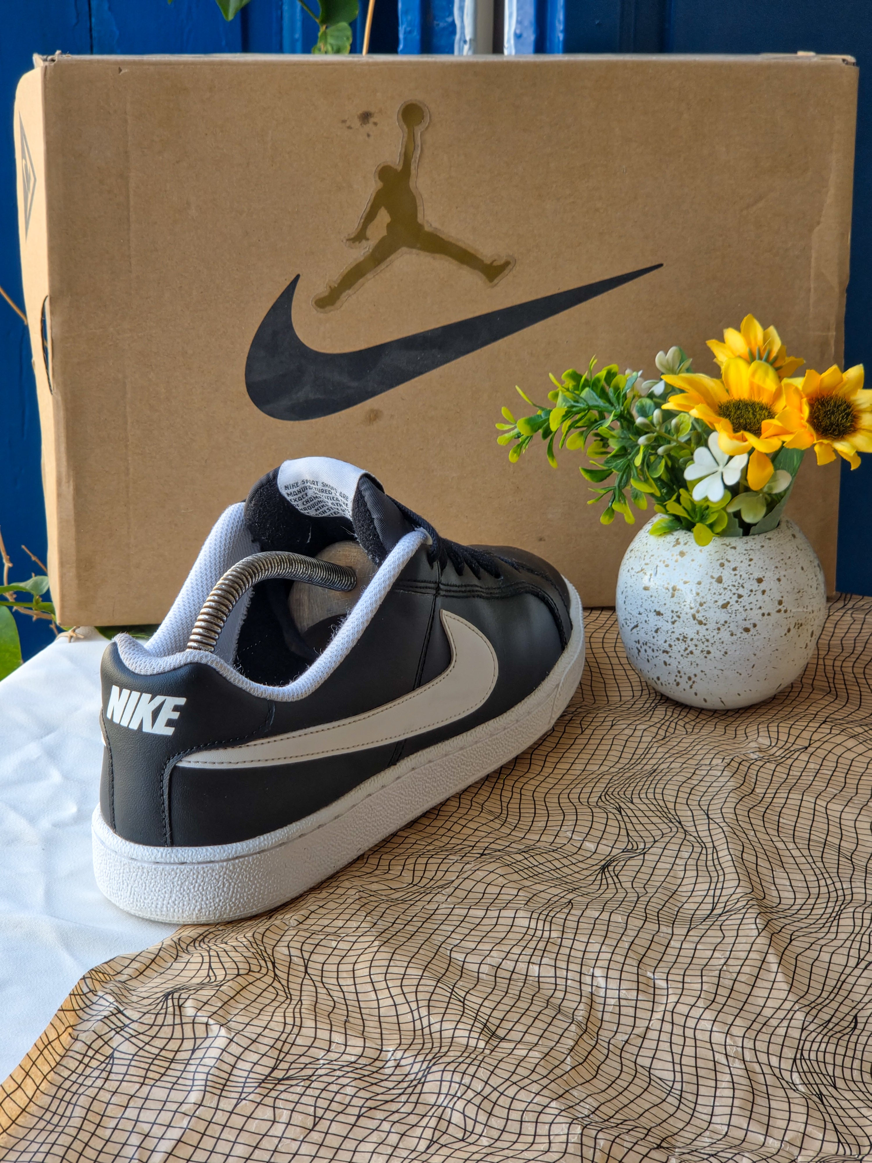 NIKE