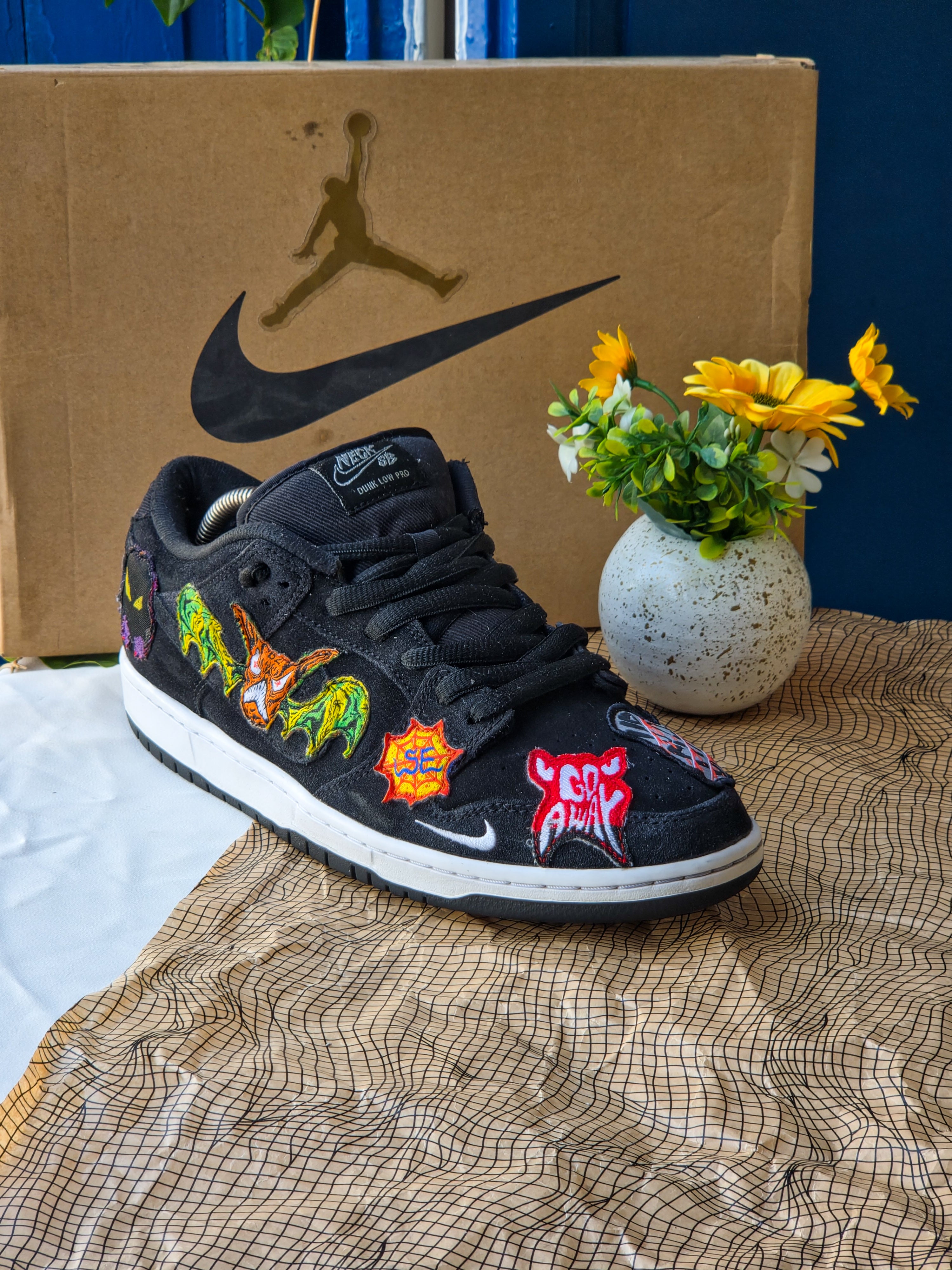NIKE