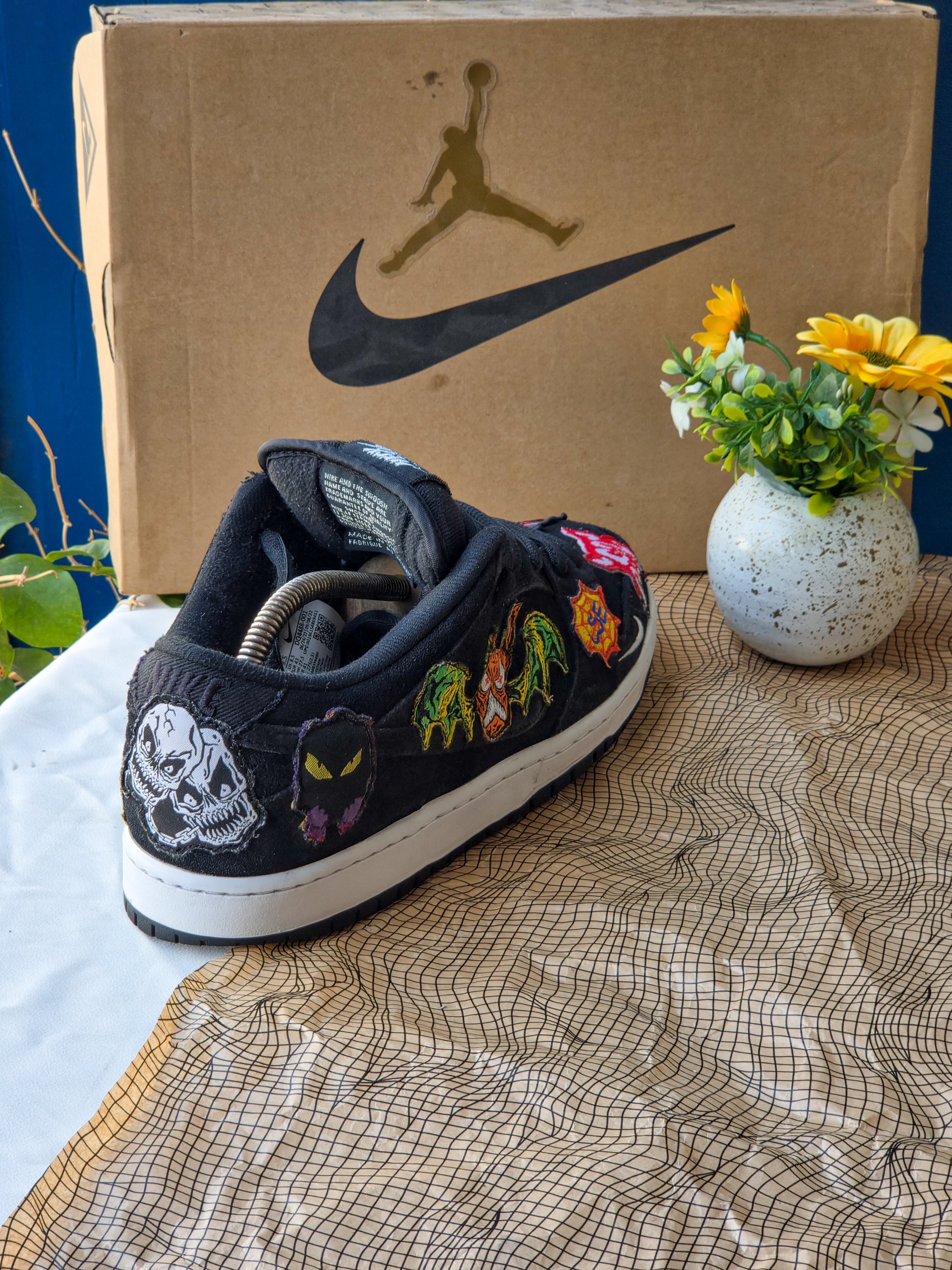NIKE