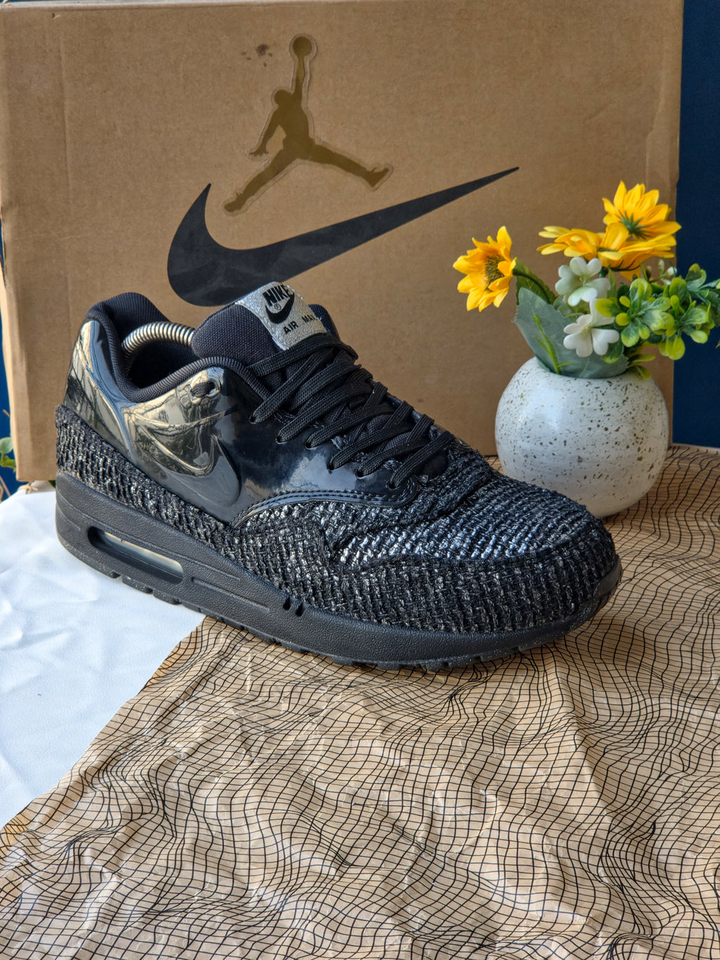 NIKE