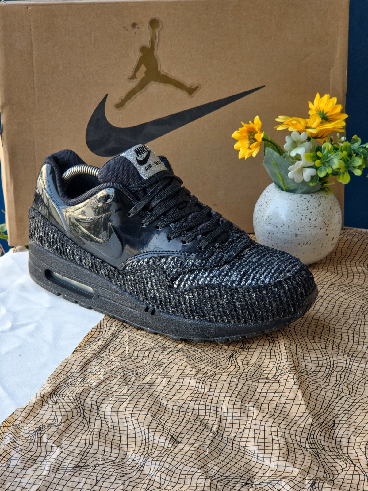 NIKE