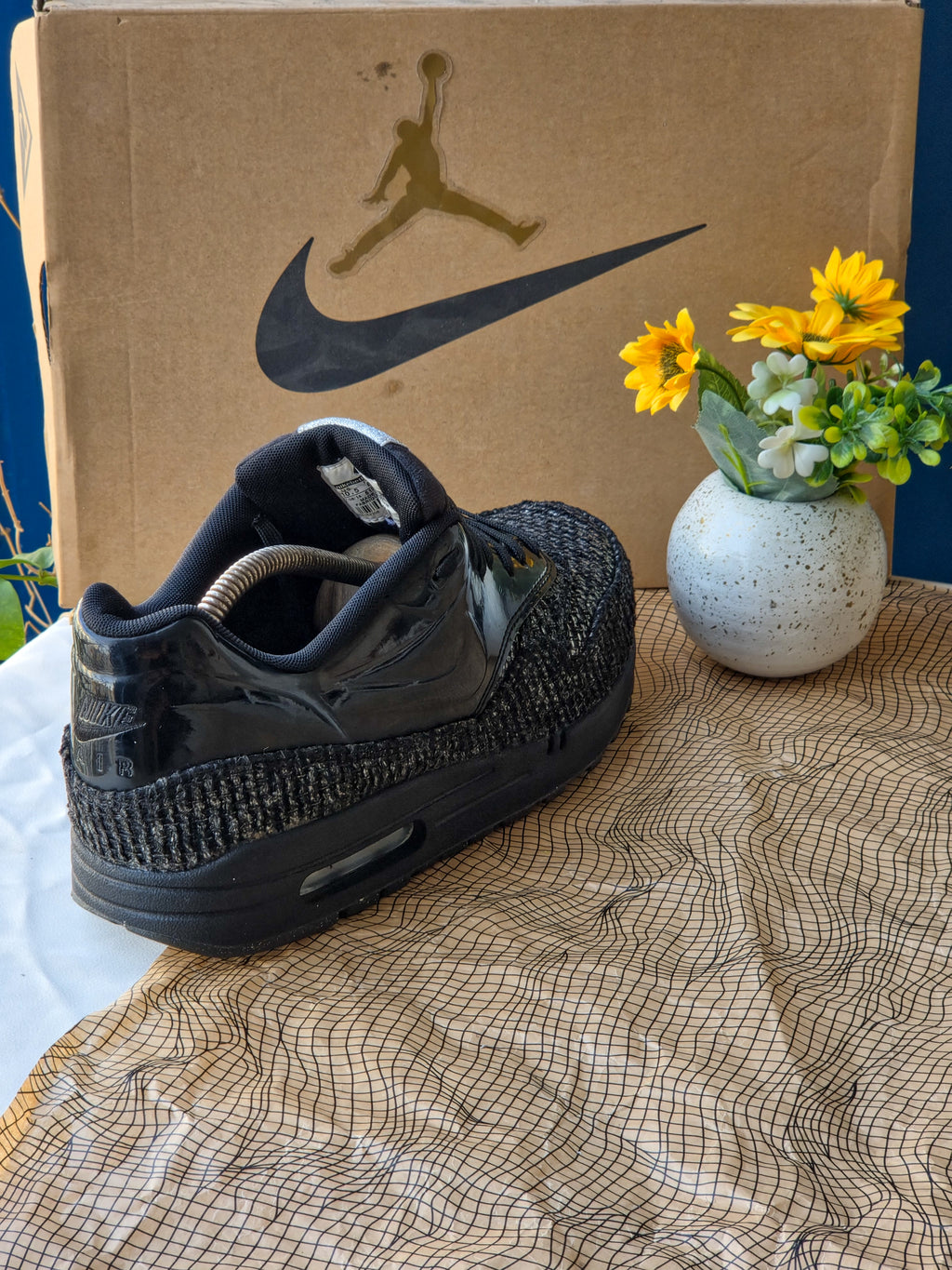 NIKE