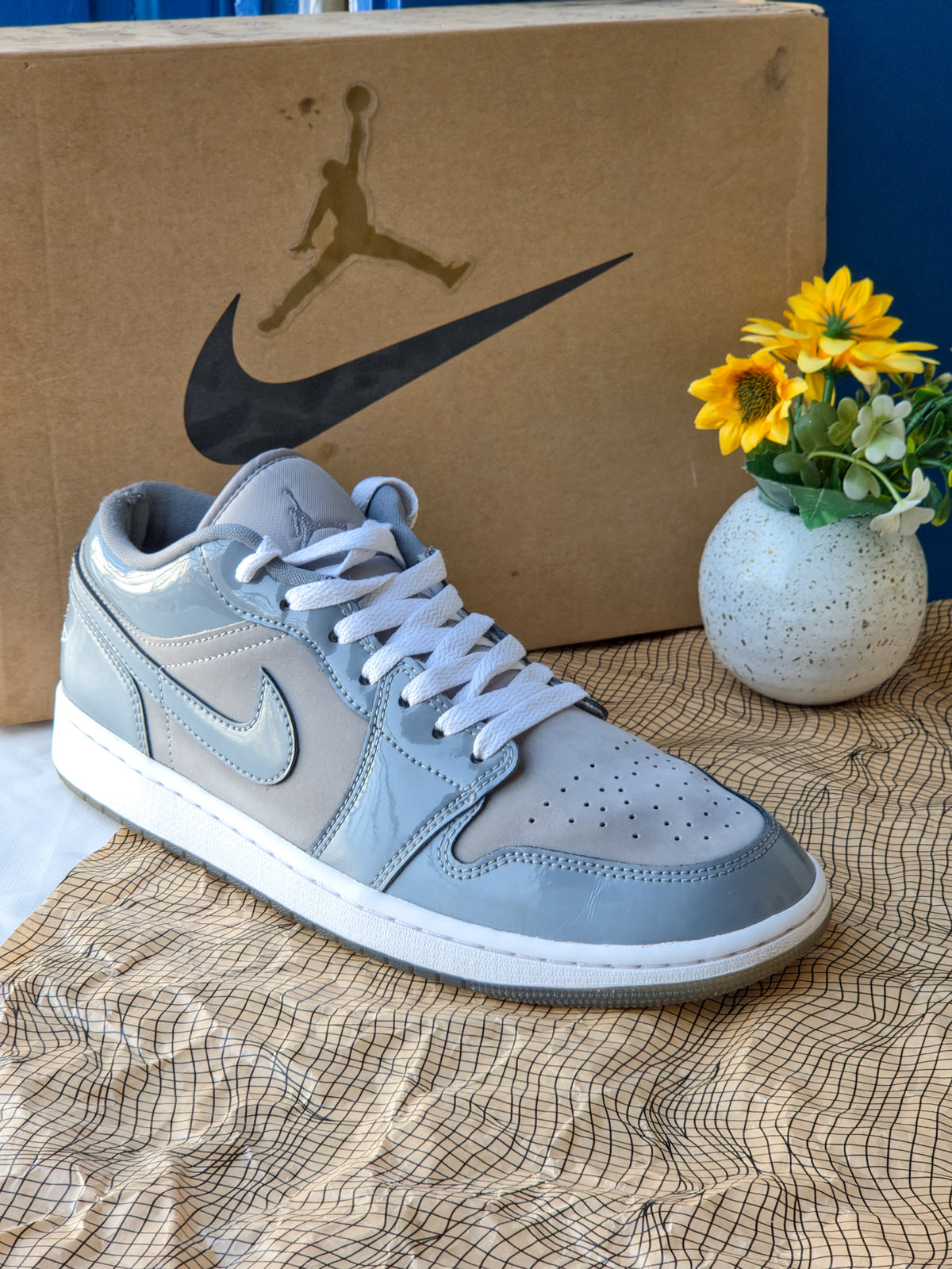 NIKE
