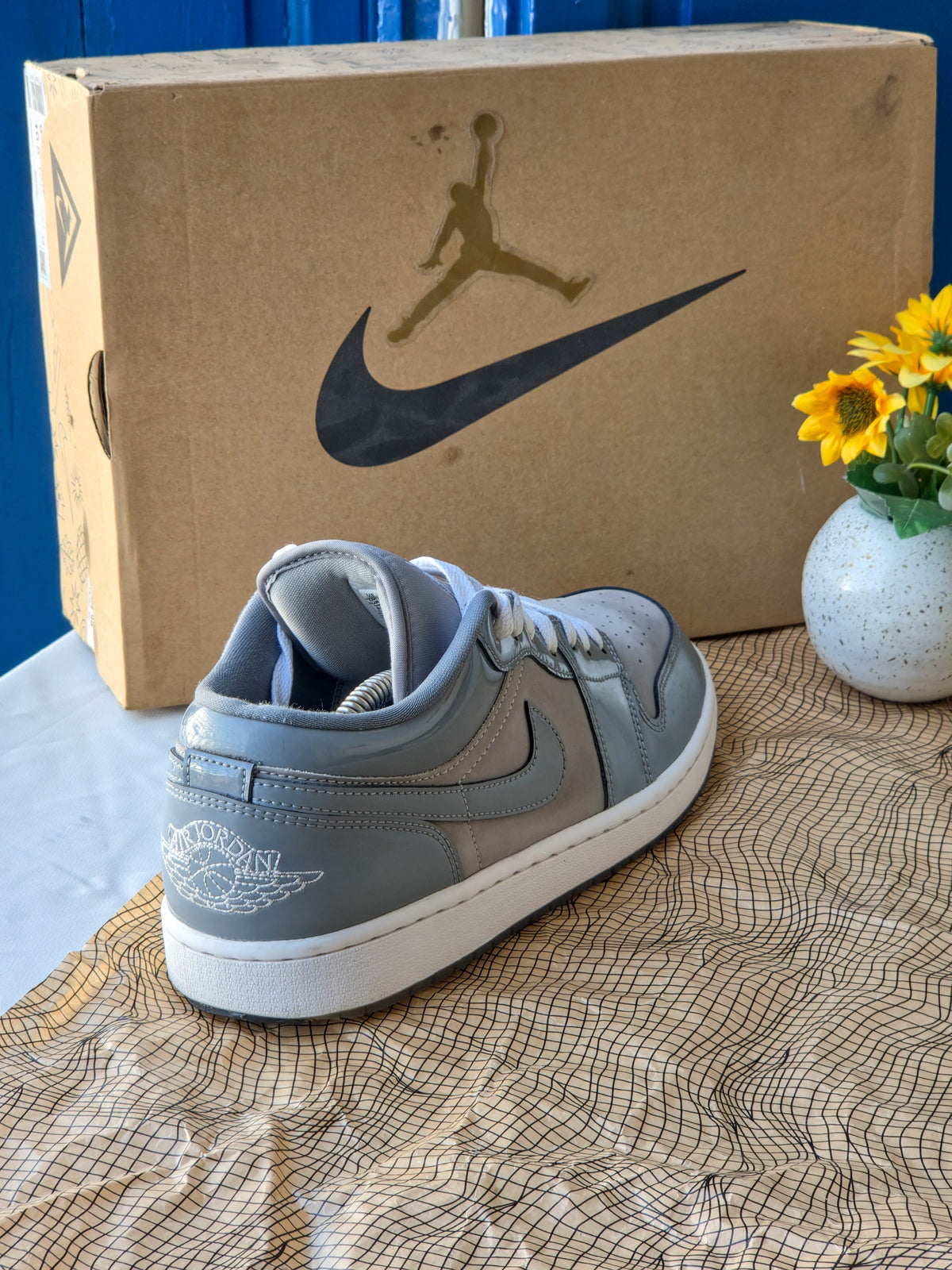 NIKE