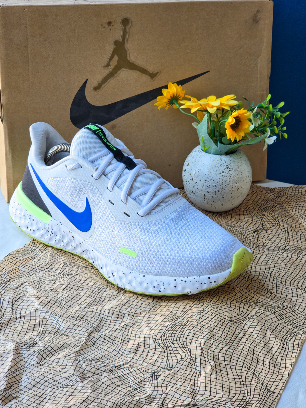 NIKE
