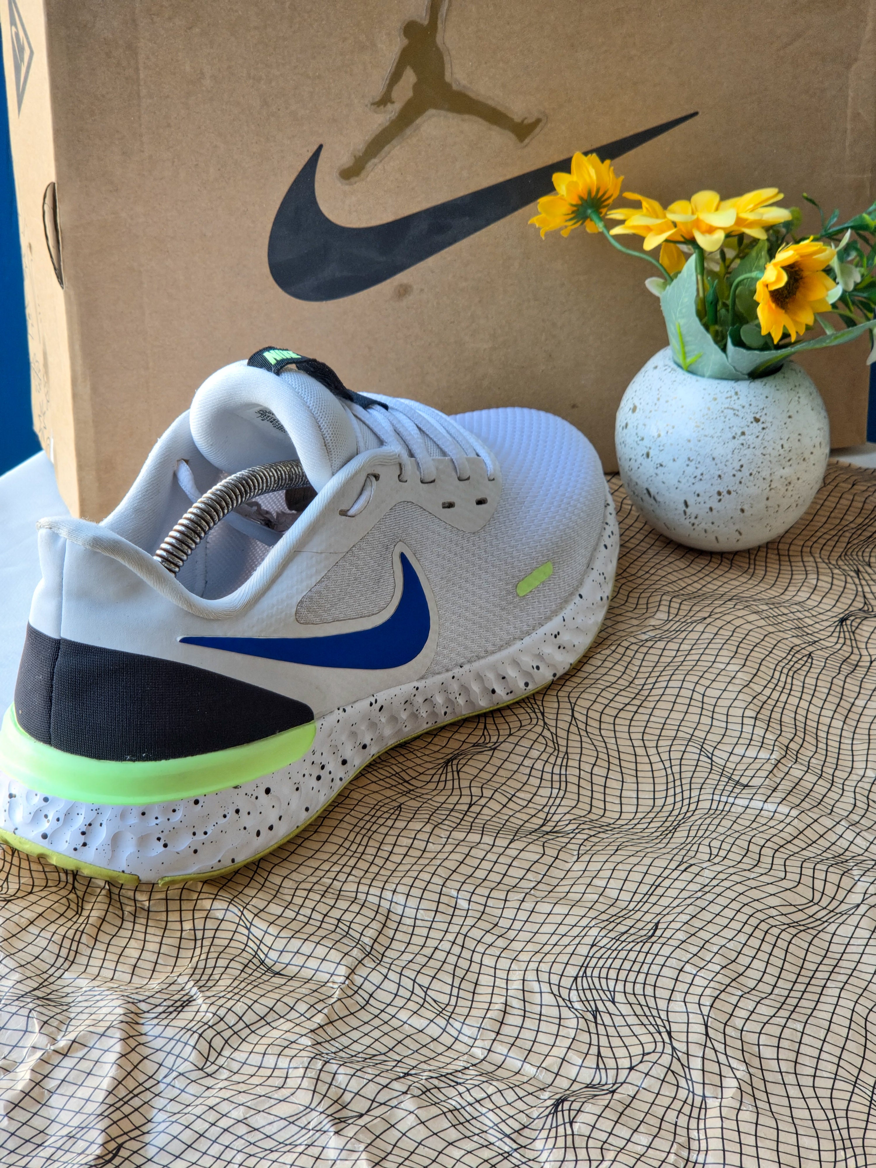 NIKE