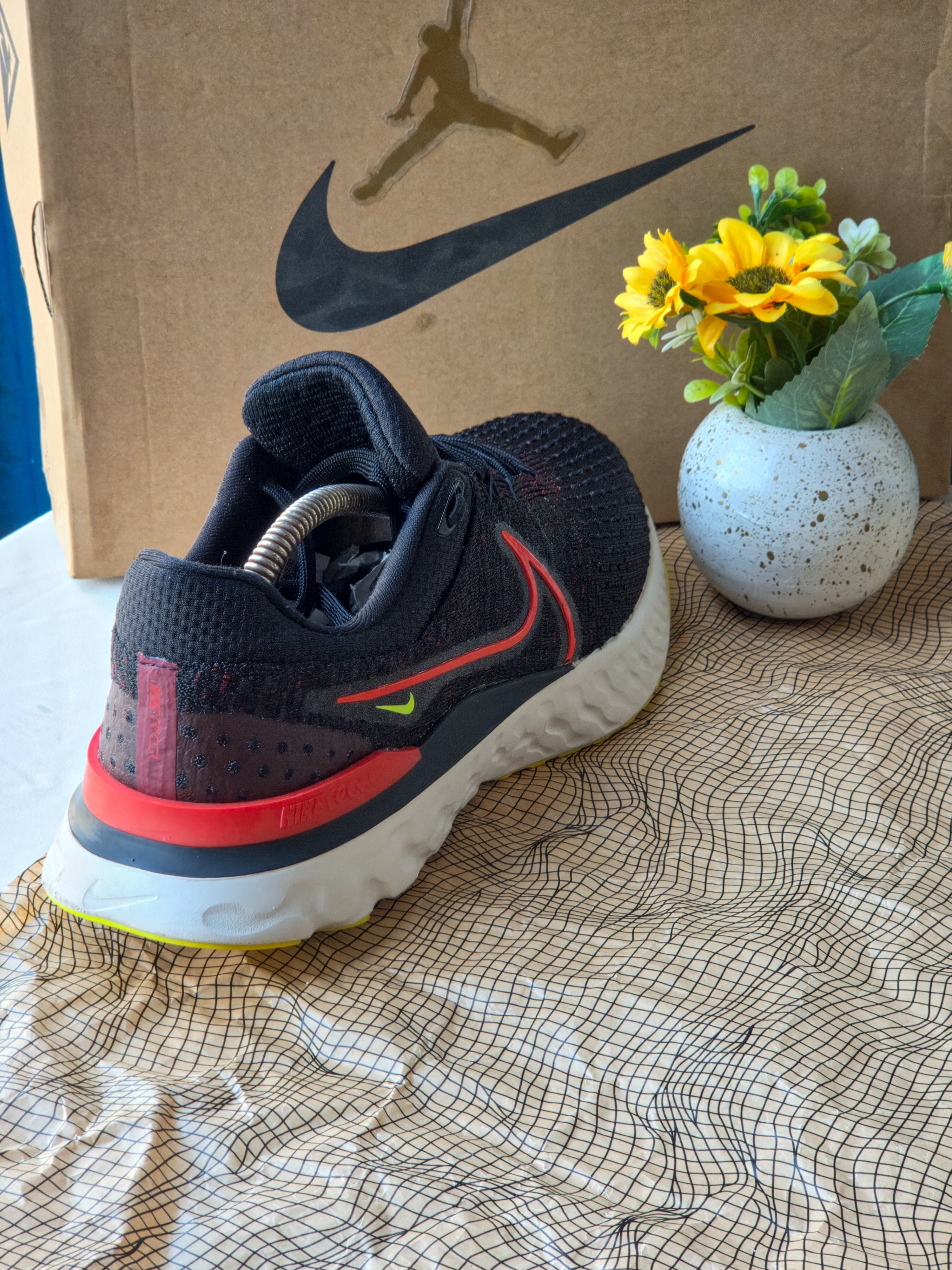 NIKE