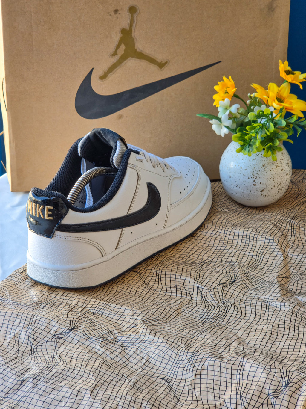 NIKE