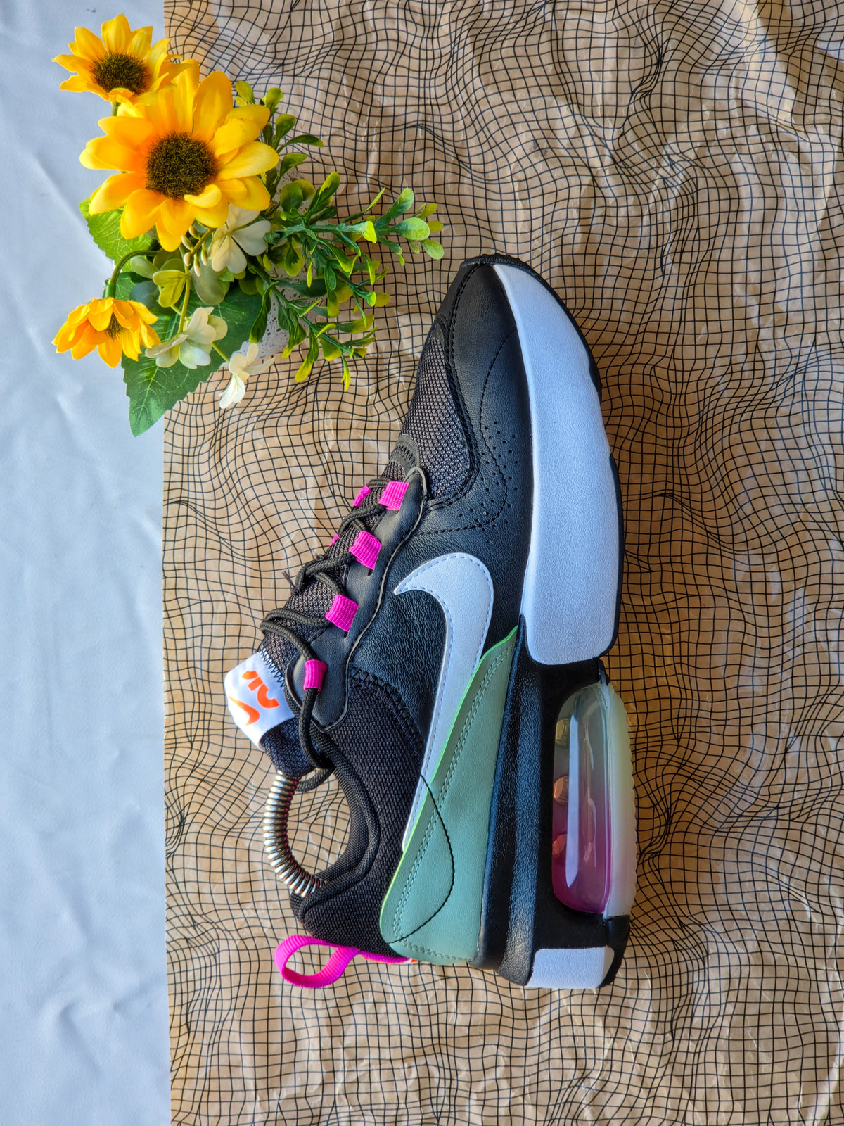 NIKE