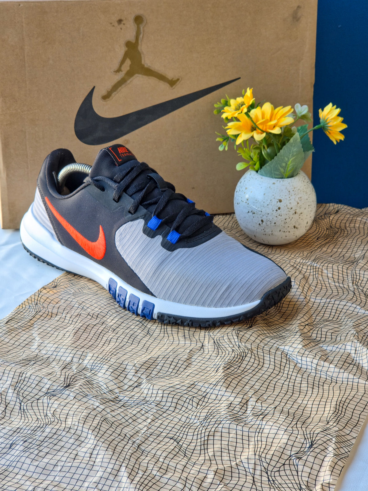 NIKE