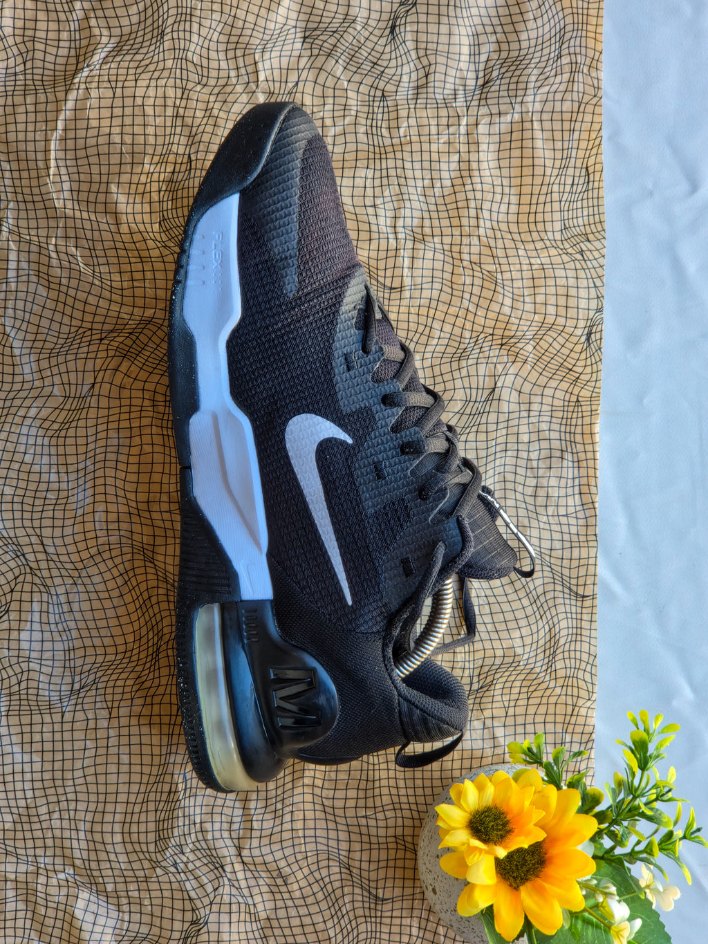 NIKE