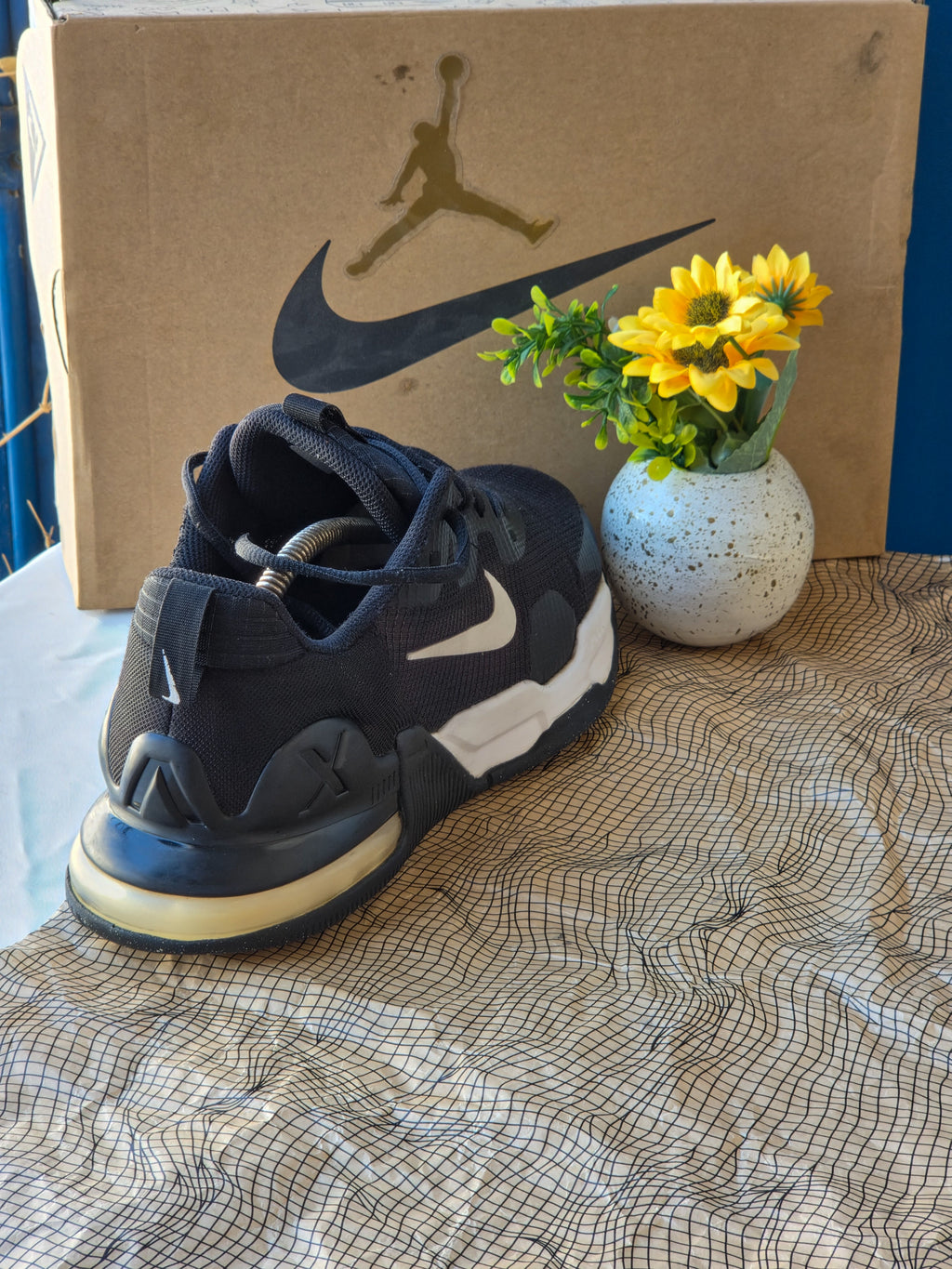 NIKE