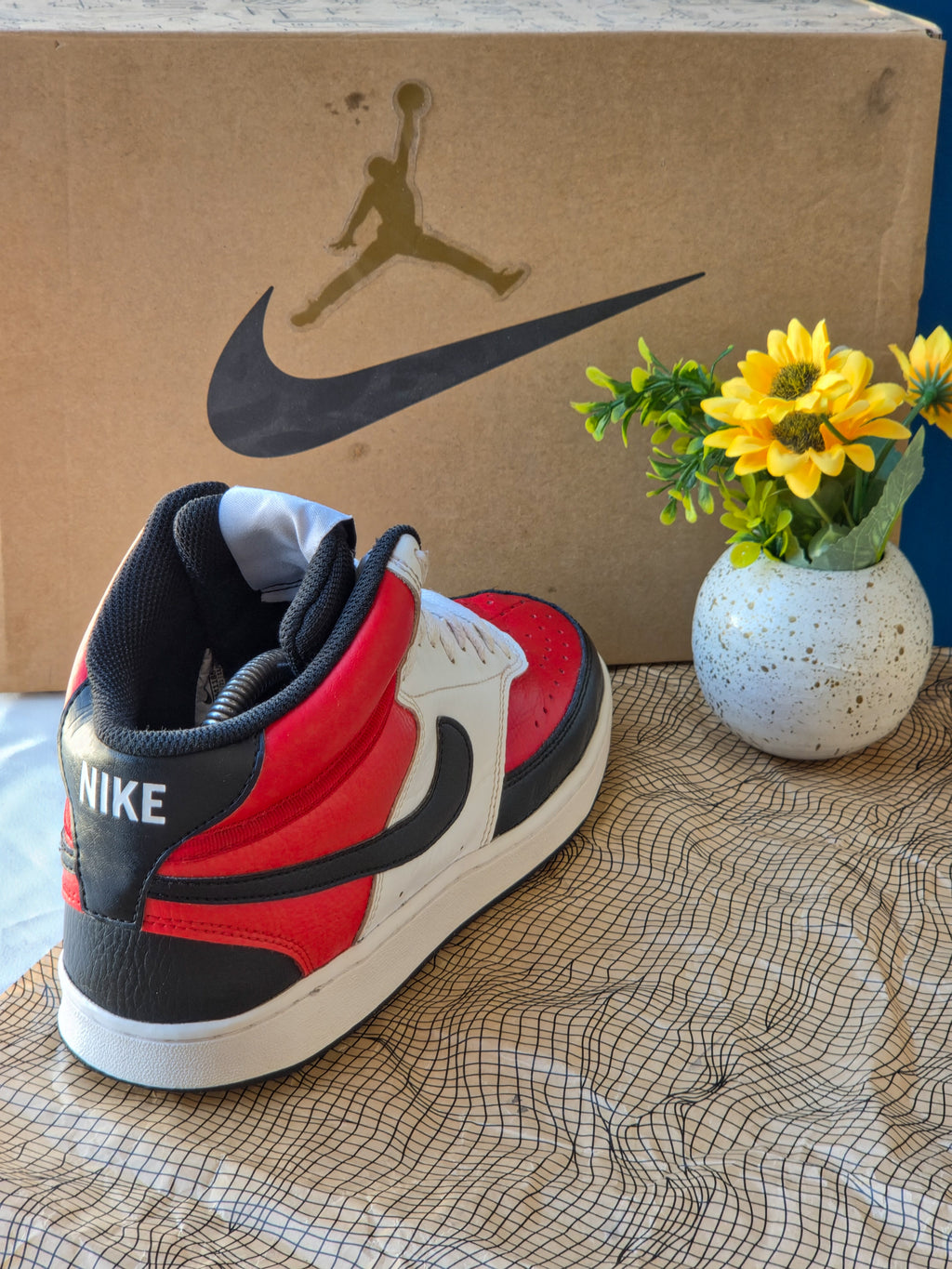 NIKE