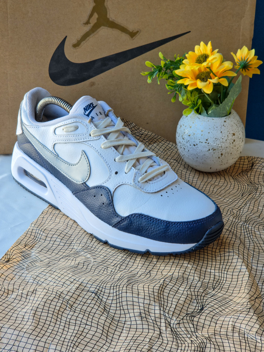 NIKE