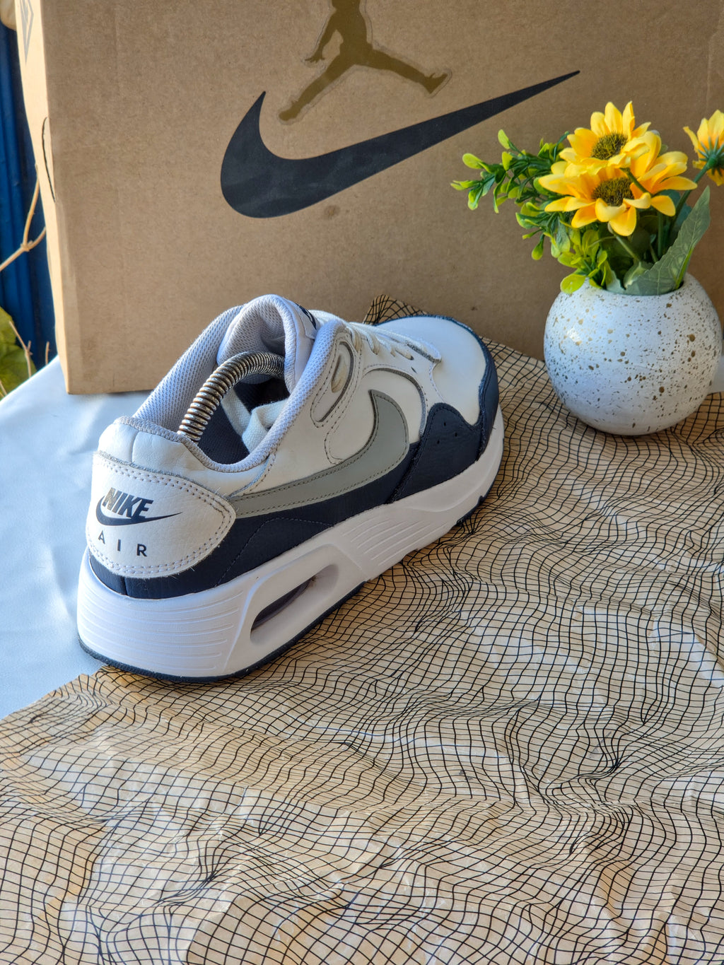NIKE