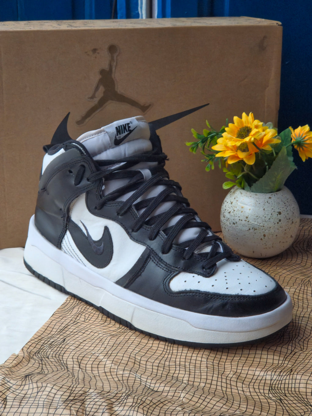 NIKE