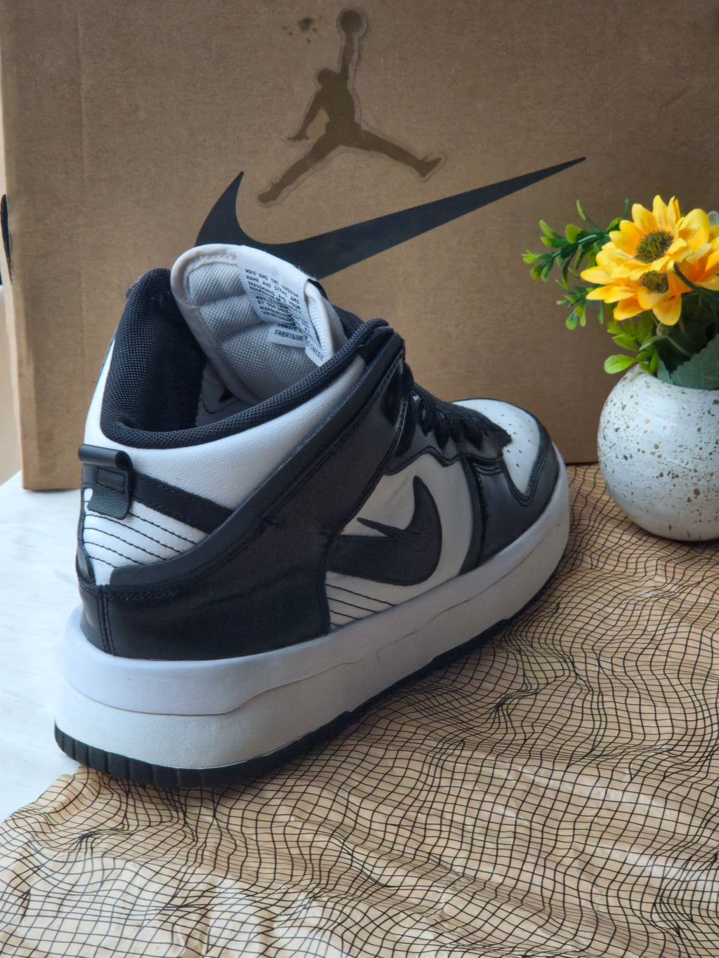 NIKE