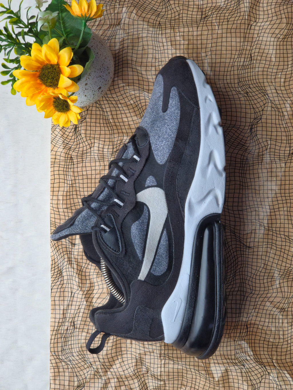 NIKE