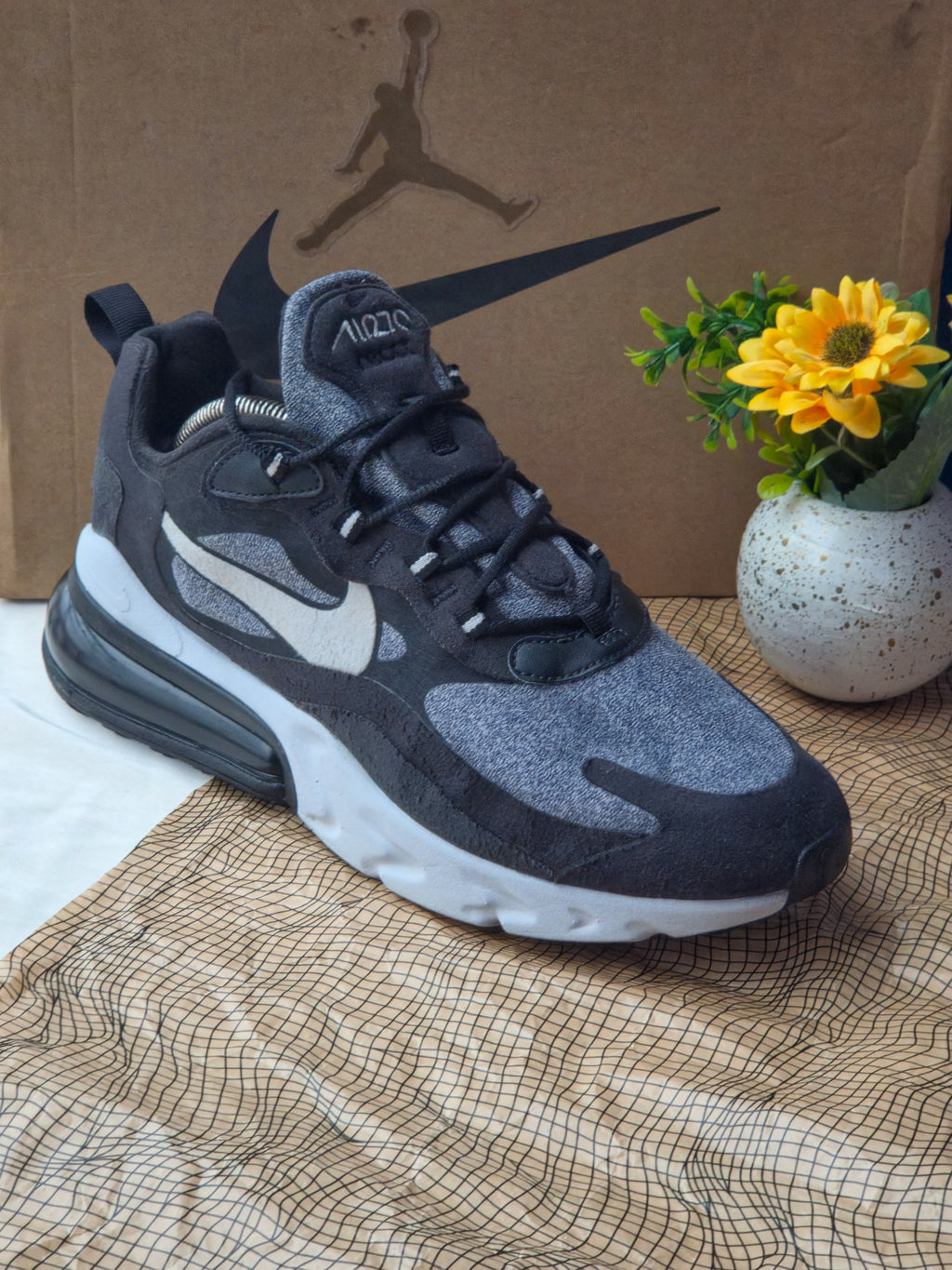 NIKE