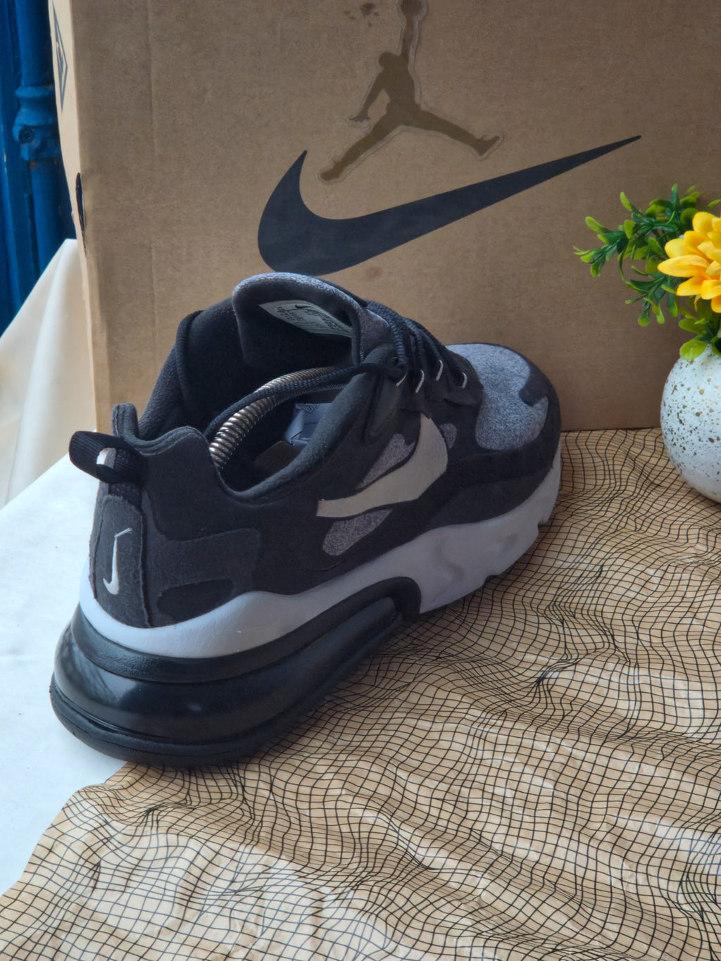 NIKE