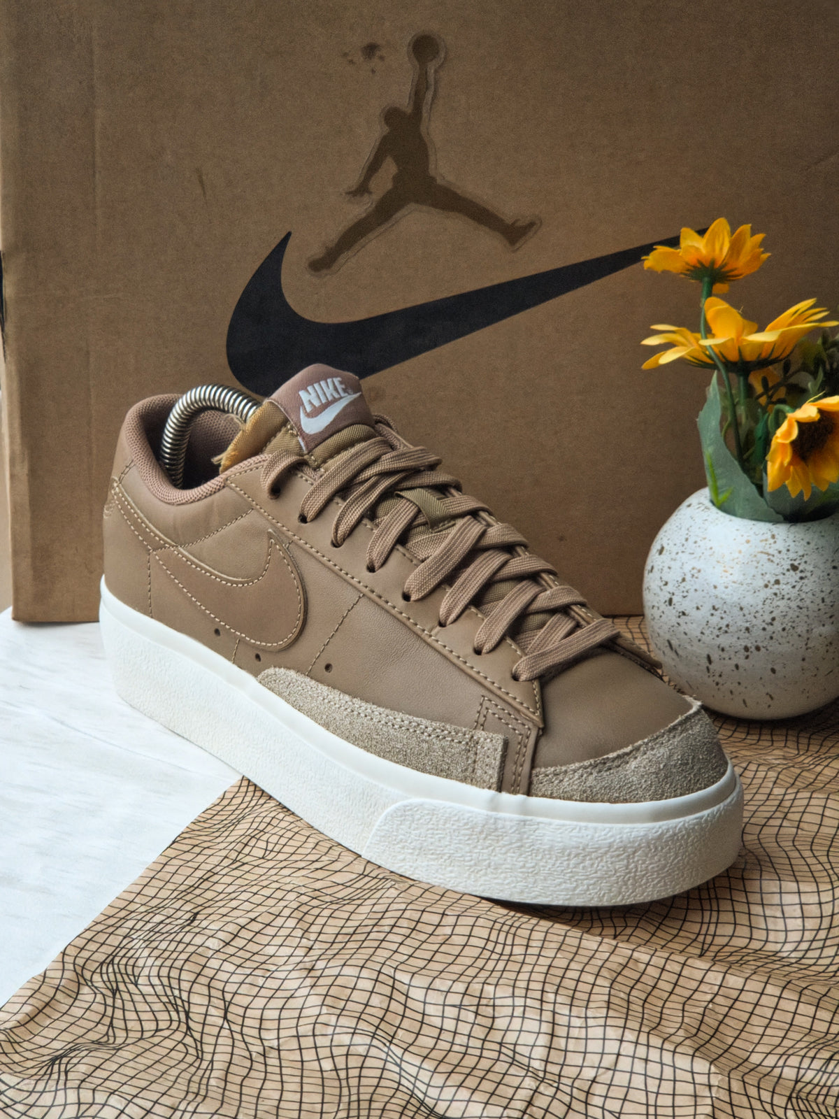 NIKE