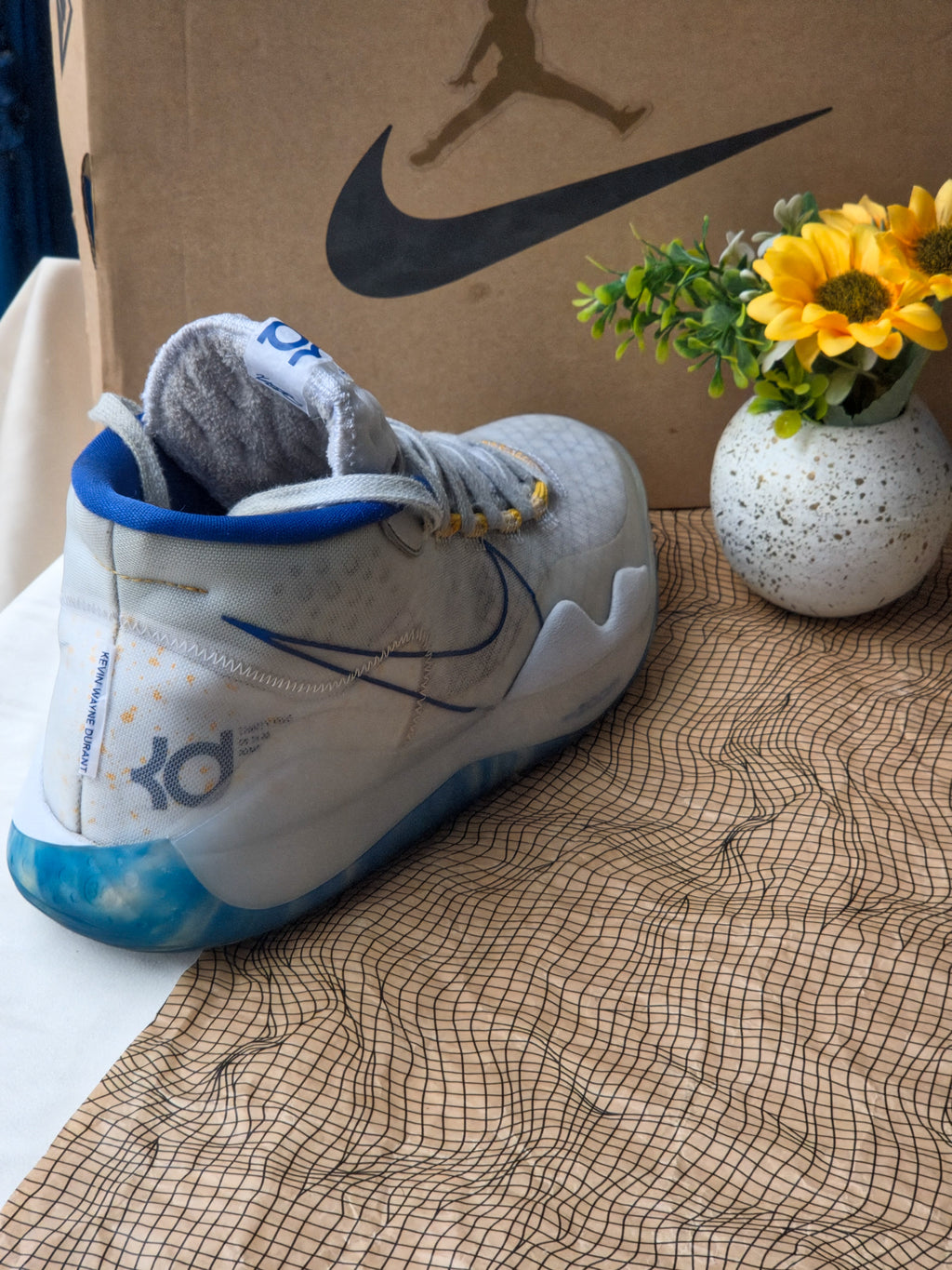 NIKE