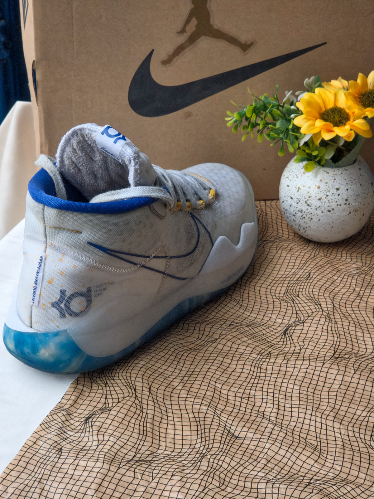 NIKE