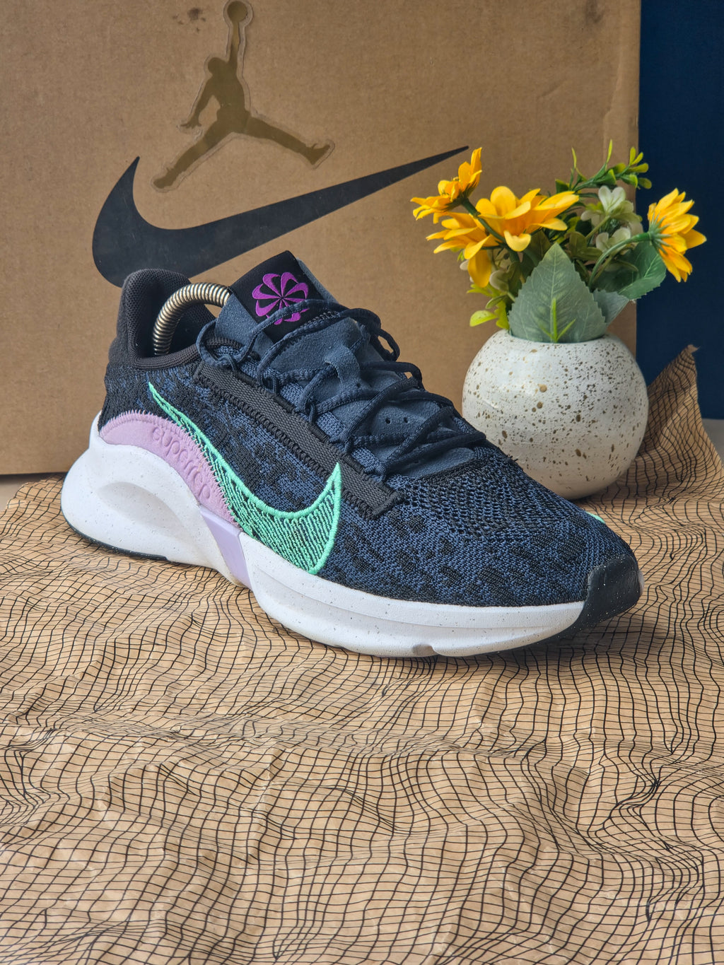 NIKE