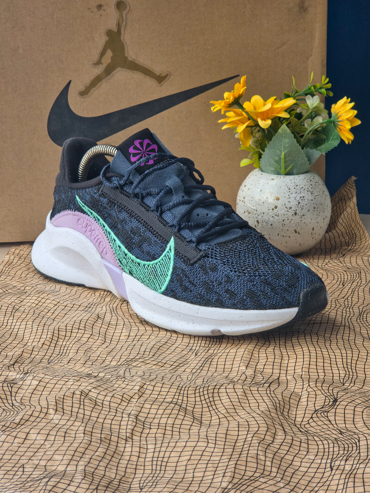 NIKE