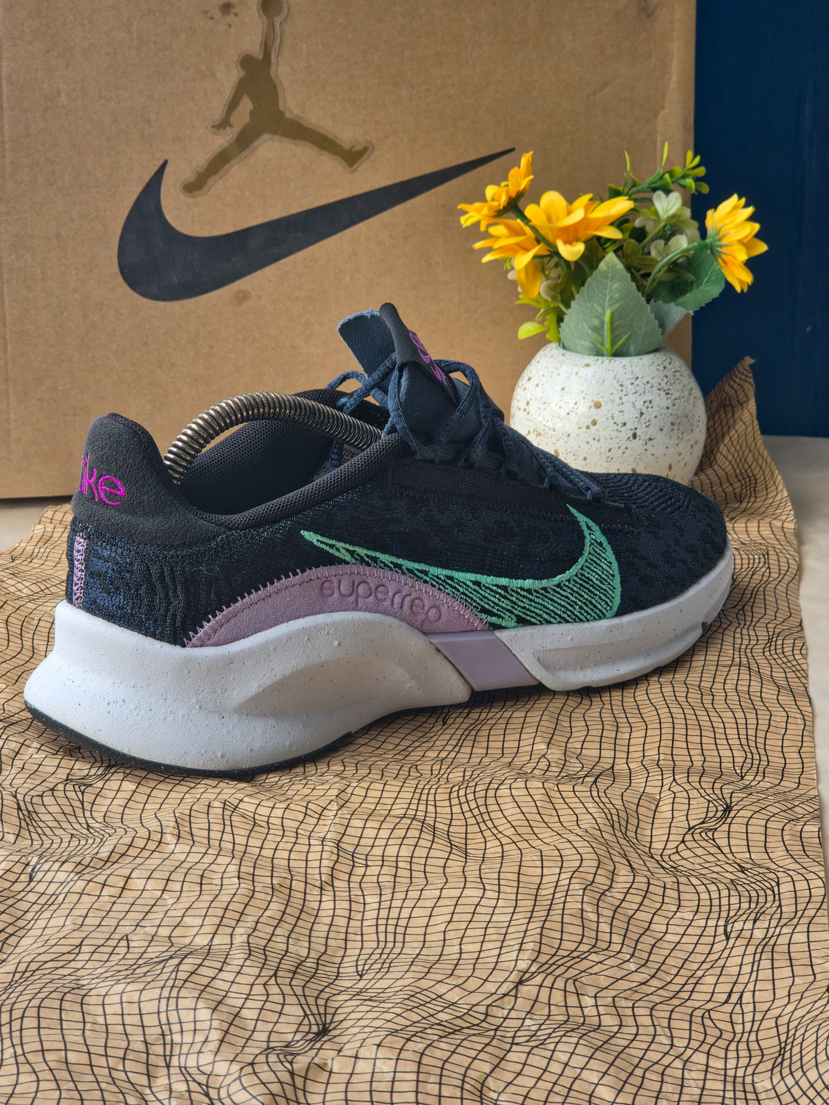 NIKE