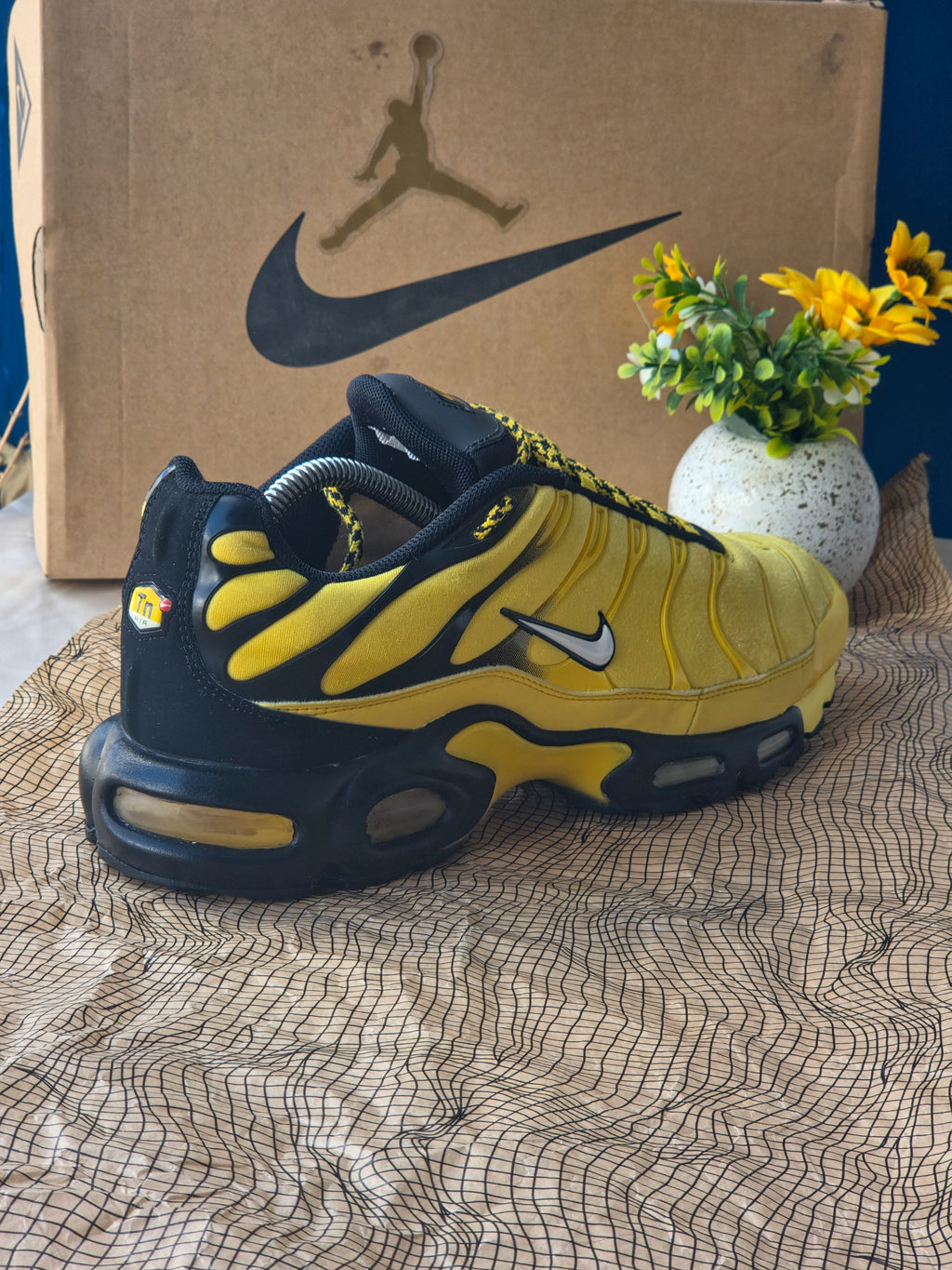 NIKE