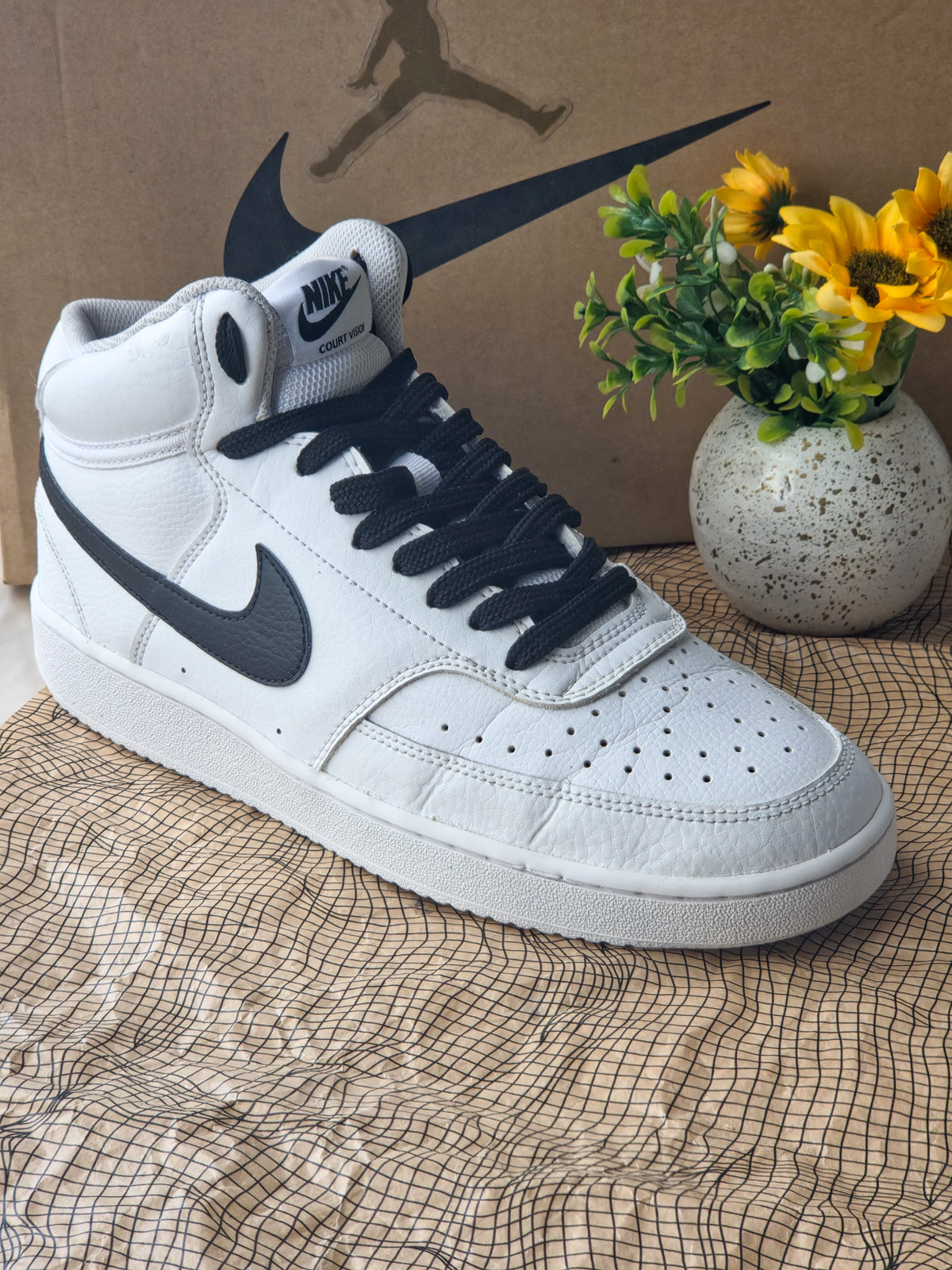 NIKE