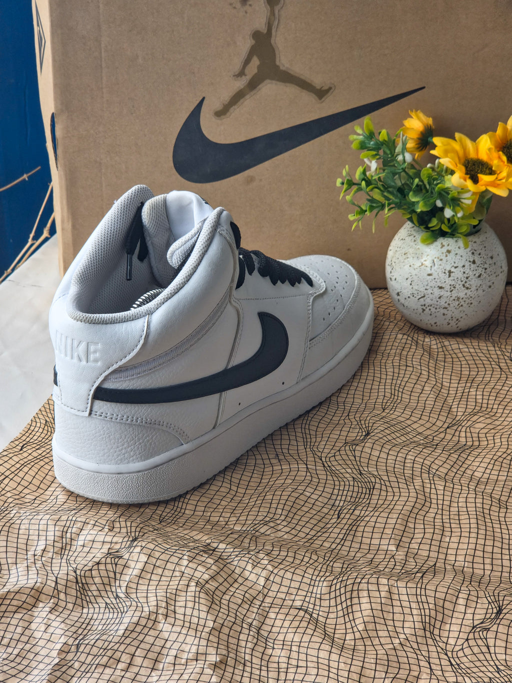 NIKE