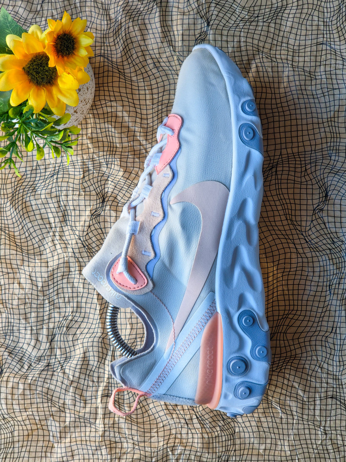 NIKE